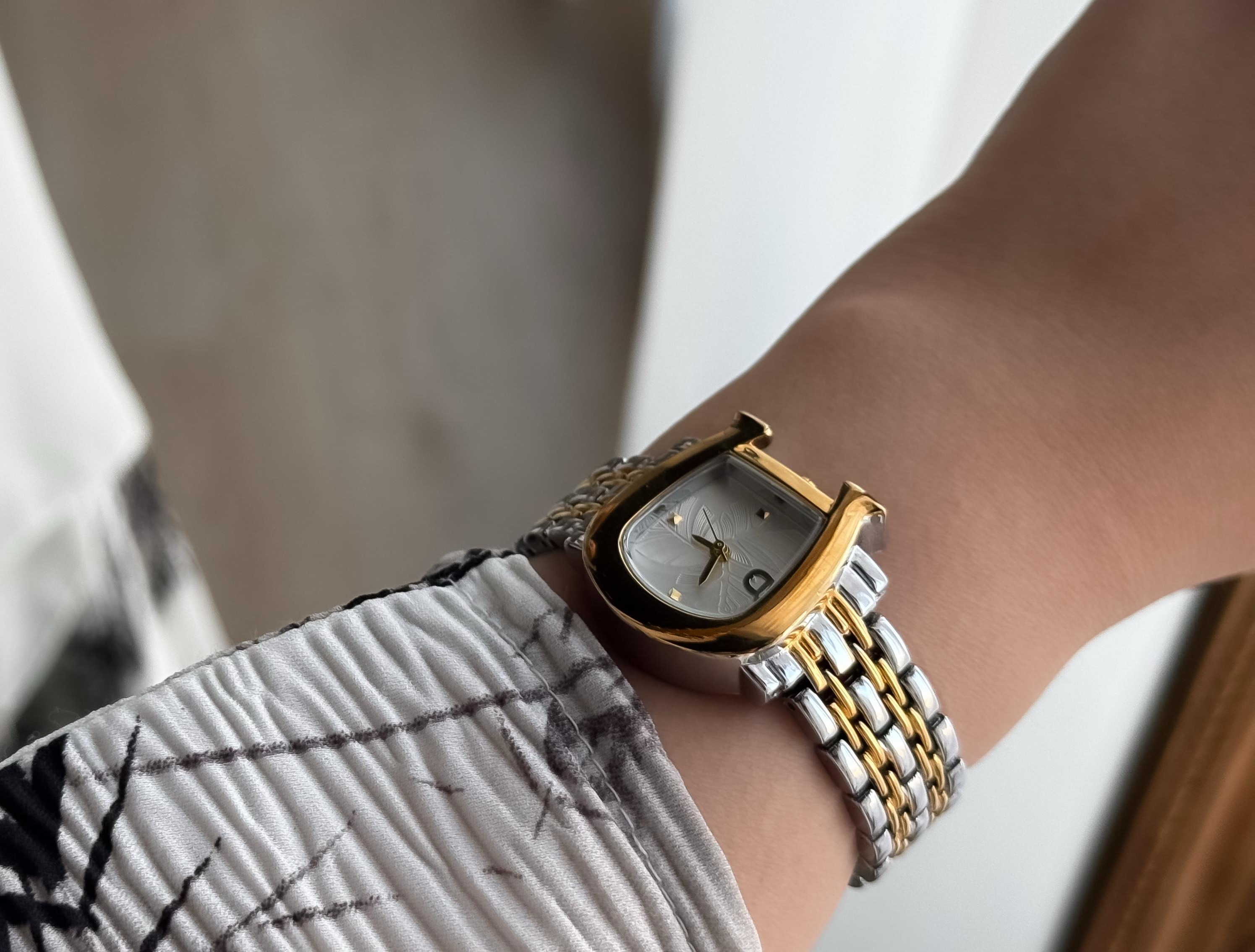 ساعة أجنر نسائية