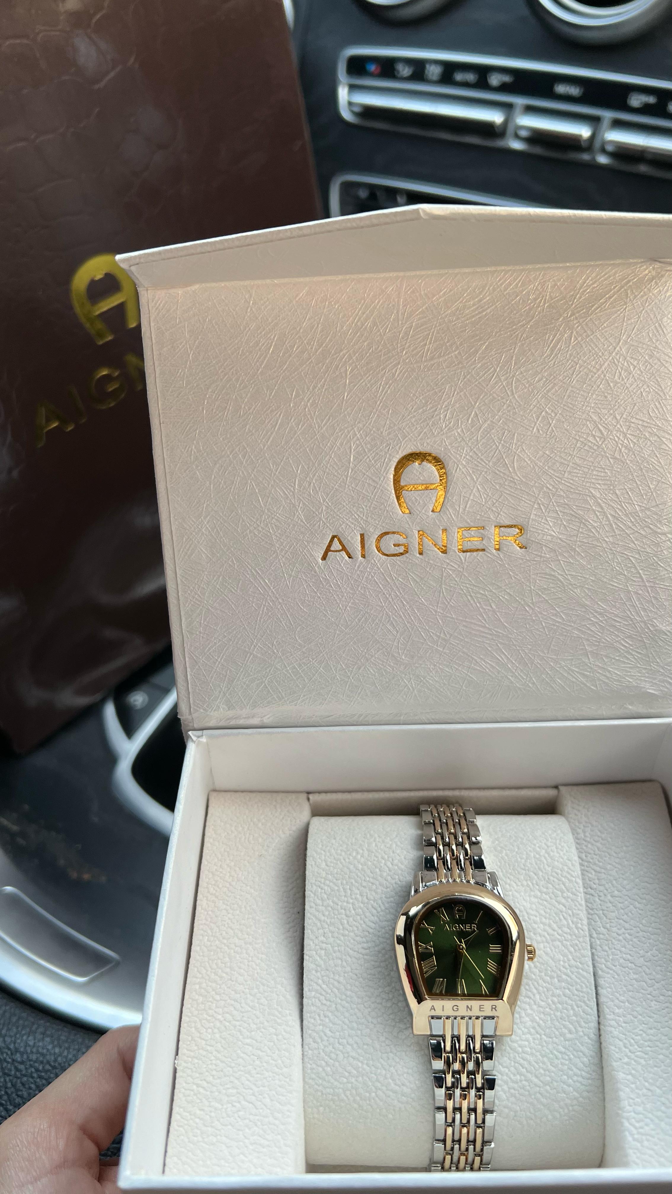 ساعة أجنر نسائية