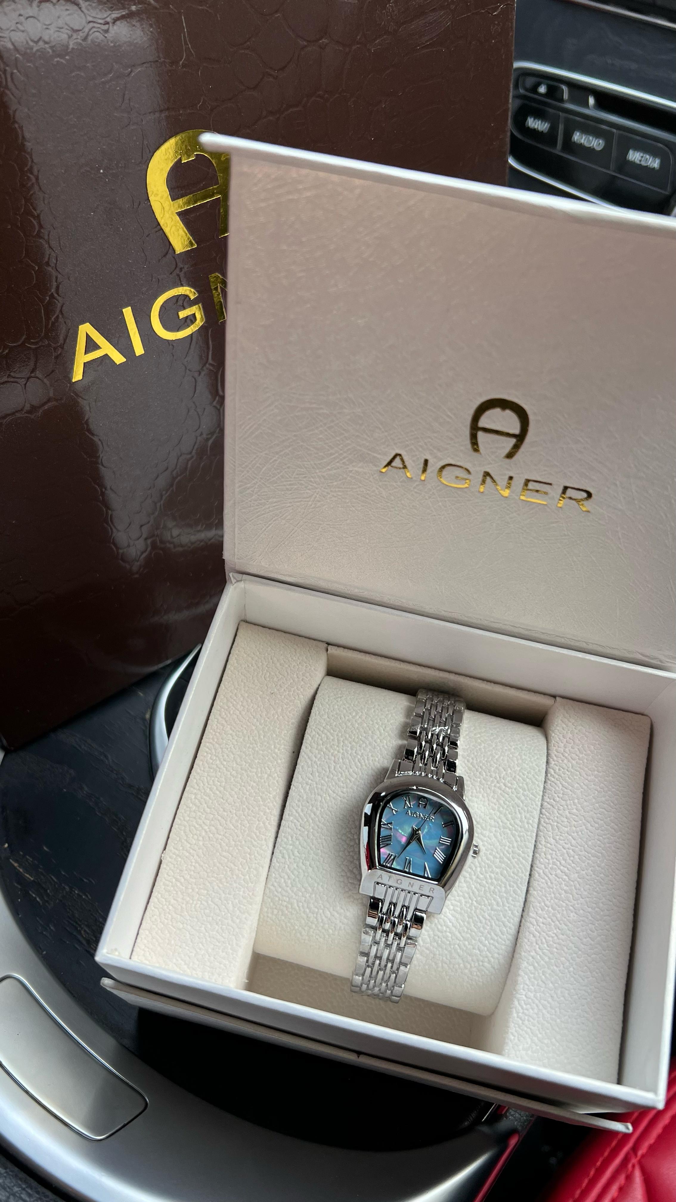 ساعة أجنر نسائية