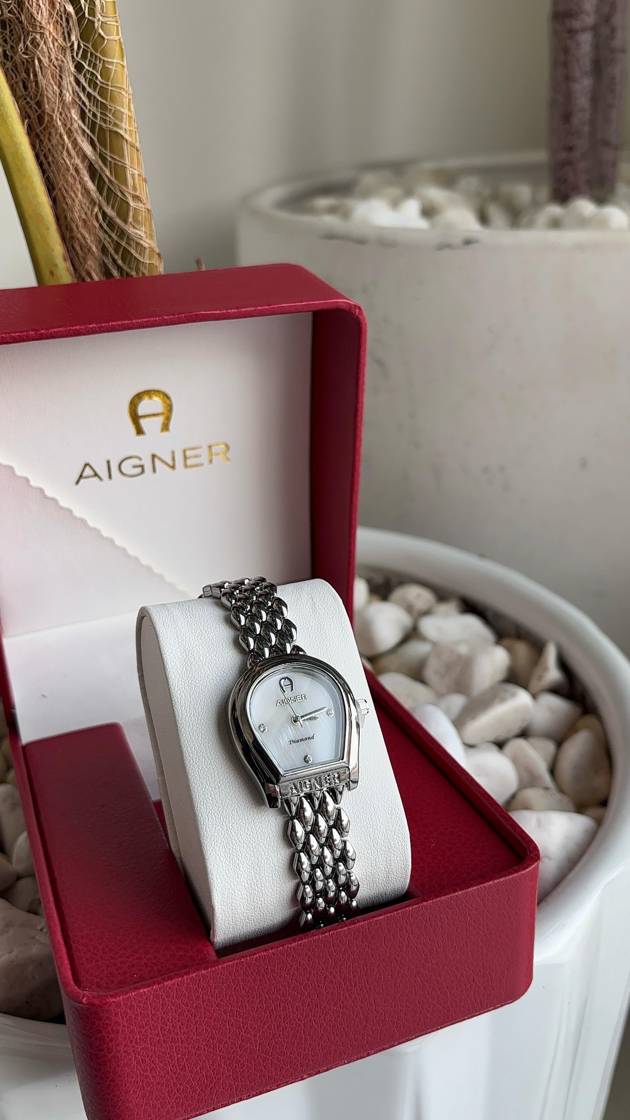 ساعة أجنر نسائية