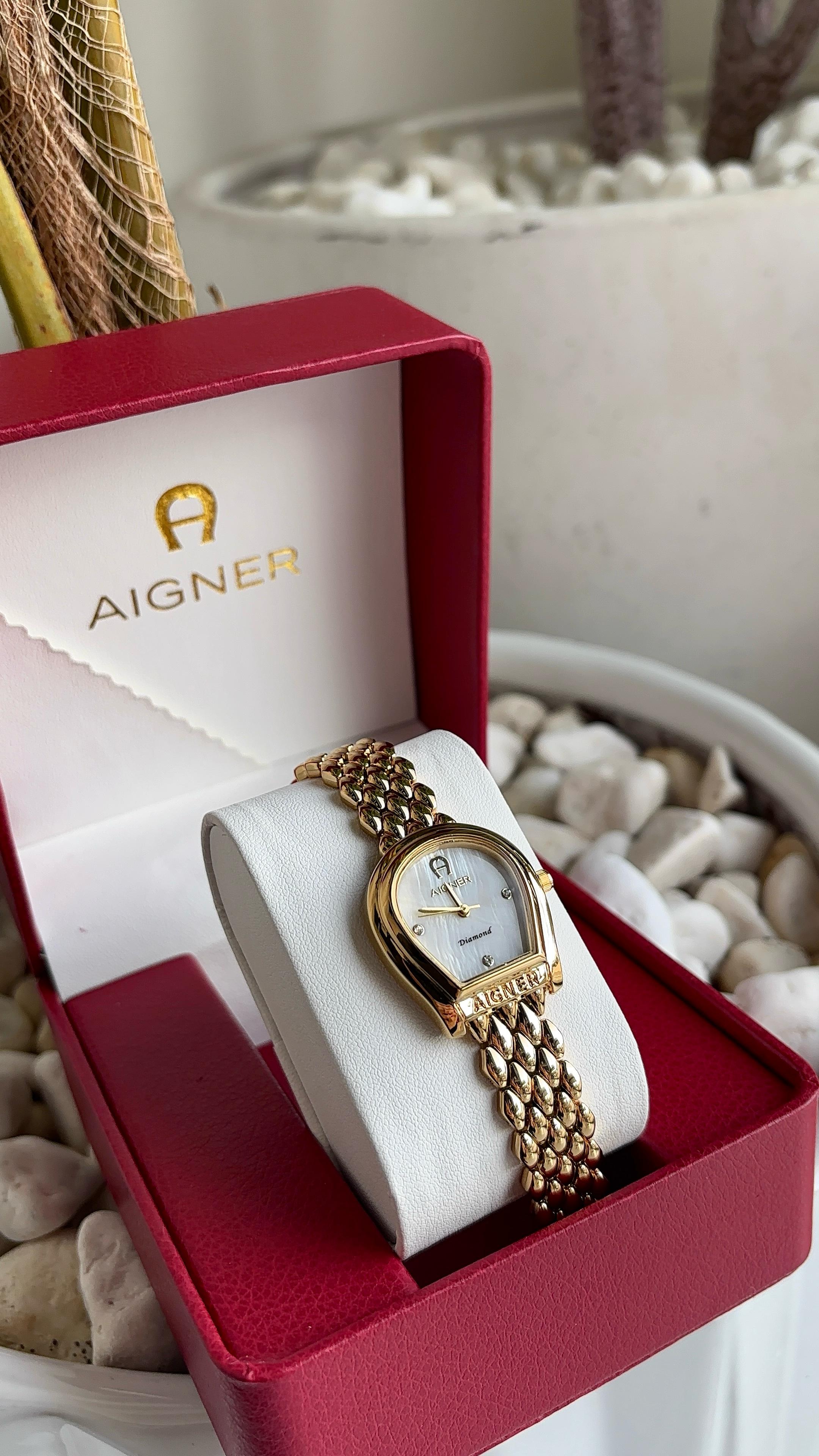 ساعة أجنر نسائية