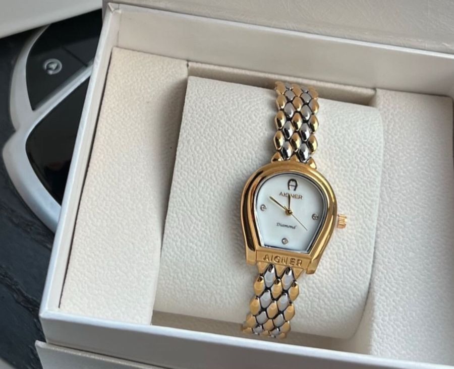 ساعة أجنر نسائية