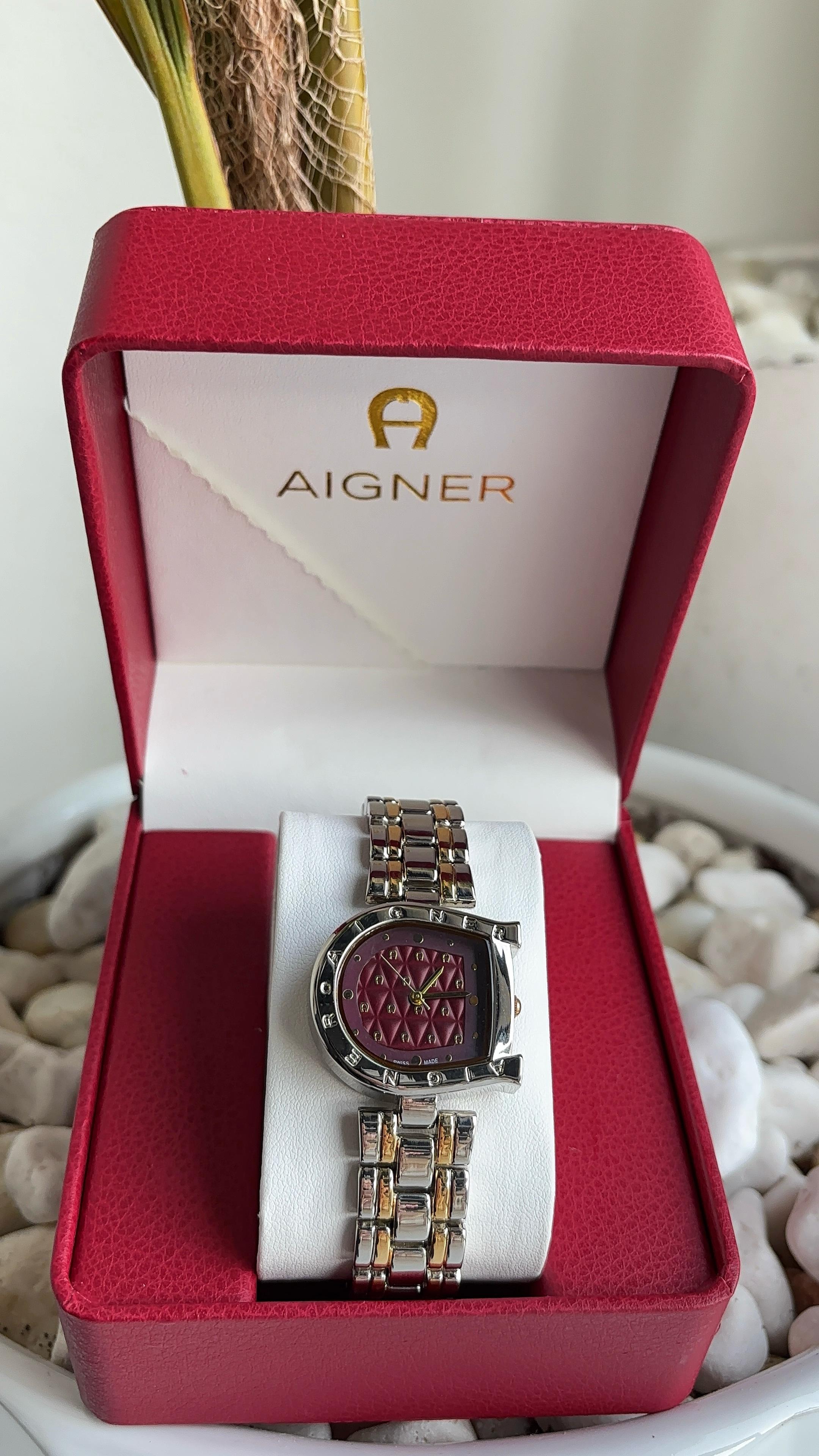 ساعة أجنر نسائية