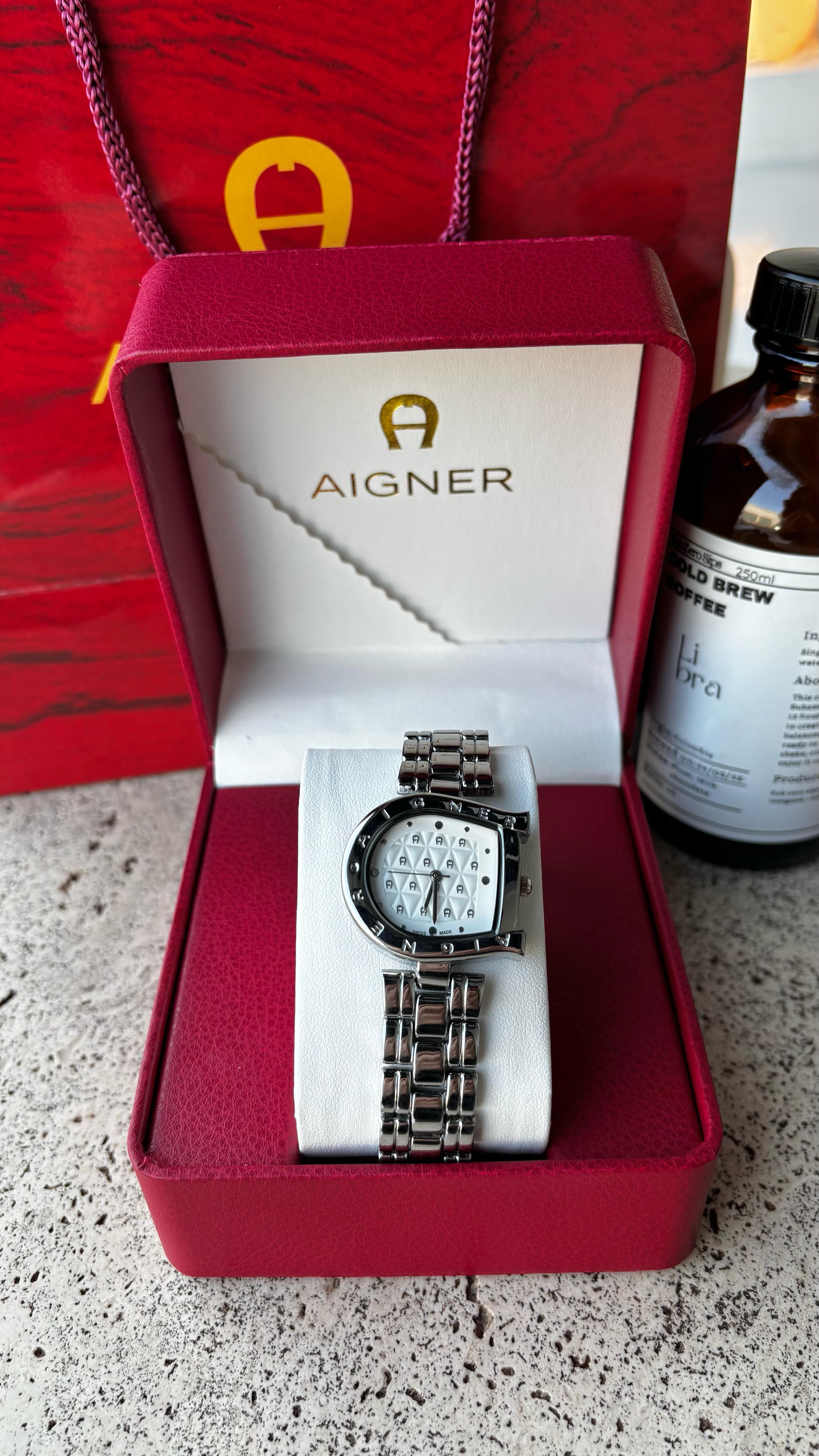 ساعة أجنر نسائية