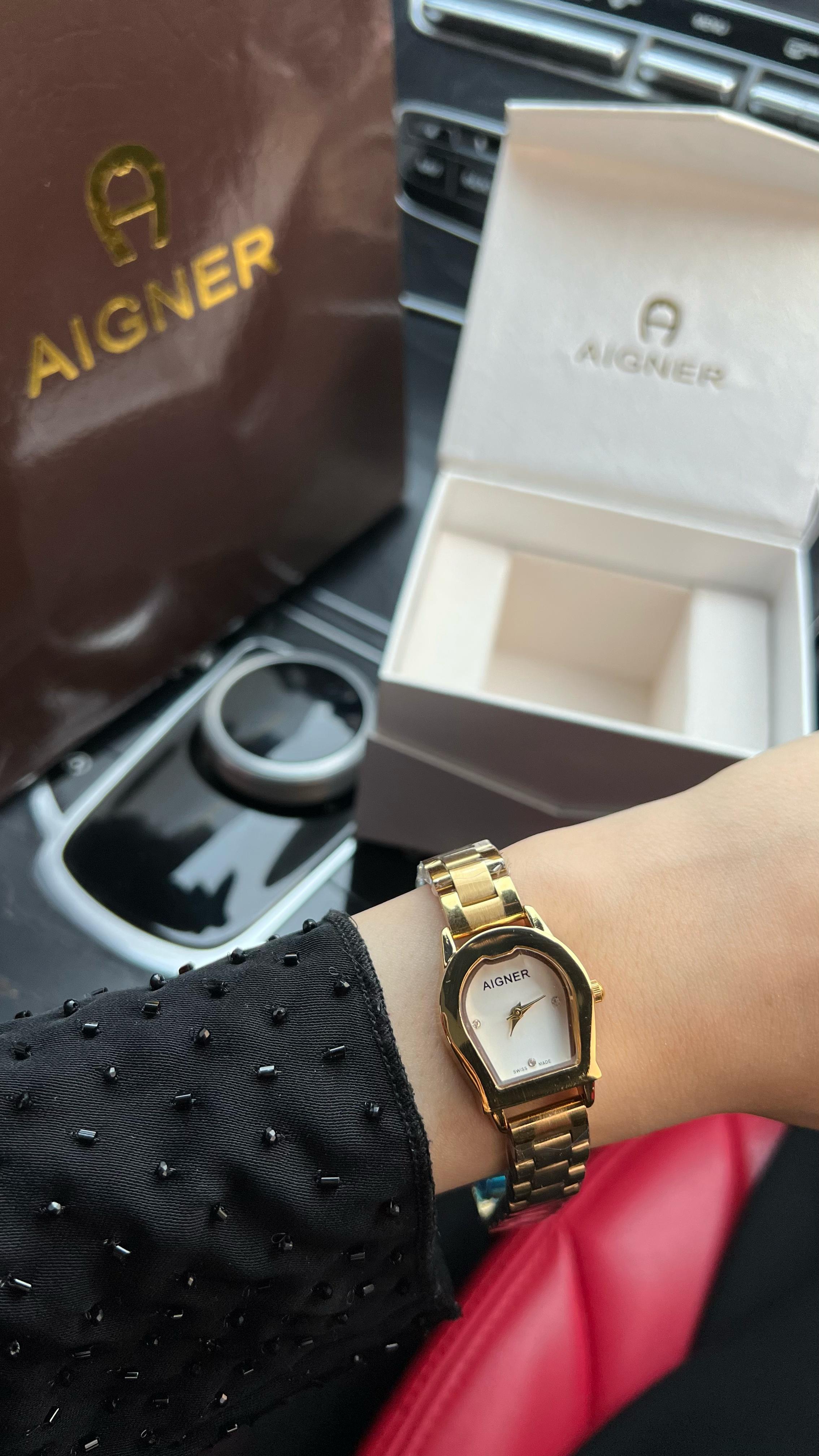  ساعة أجنر نسائية