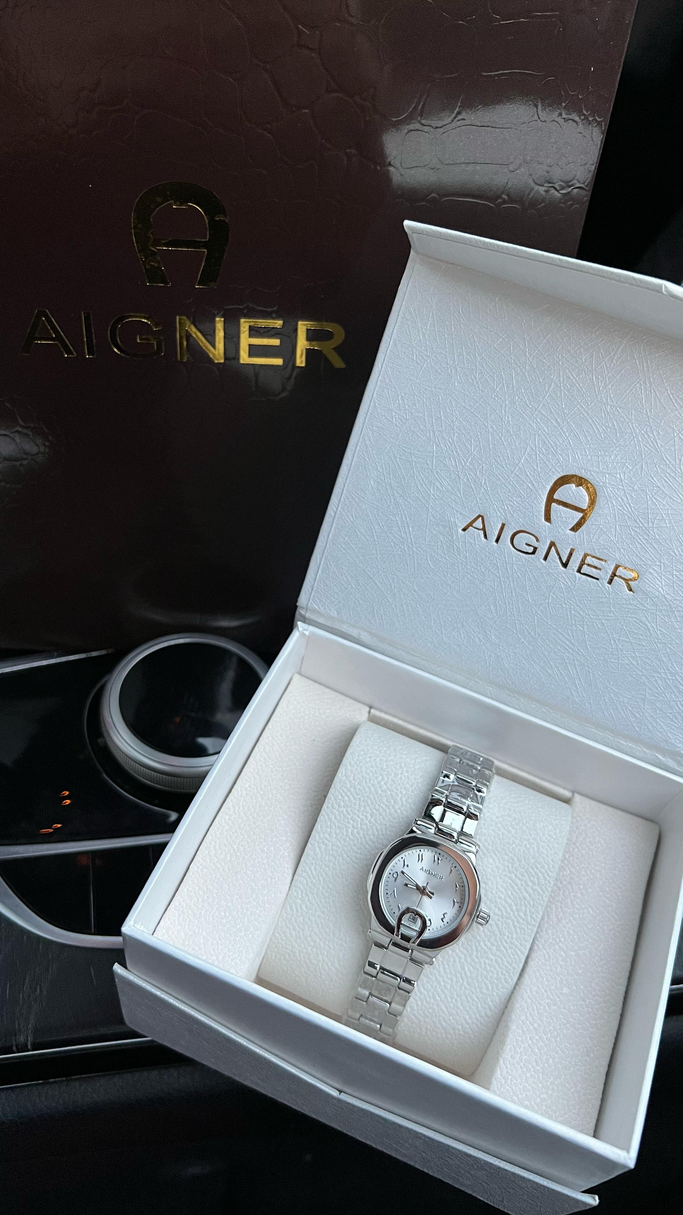 ساعة أجنر نسائية