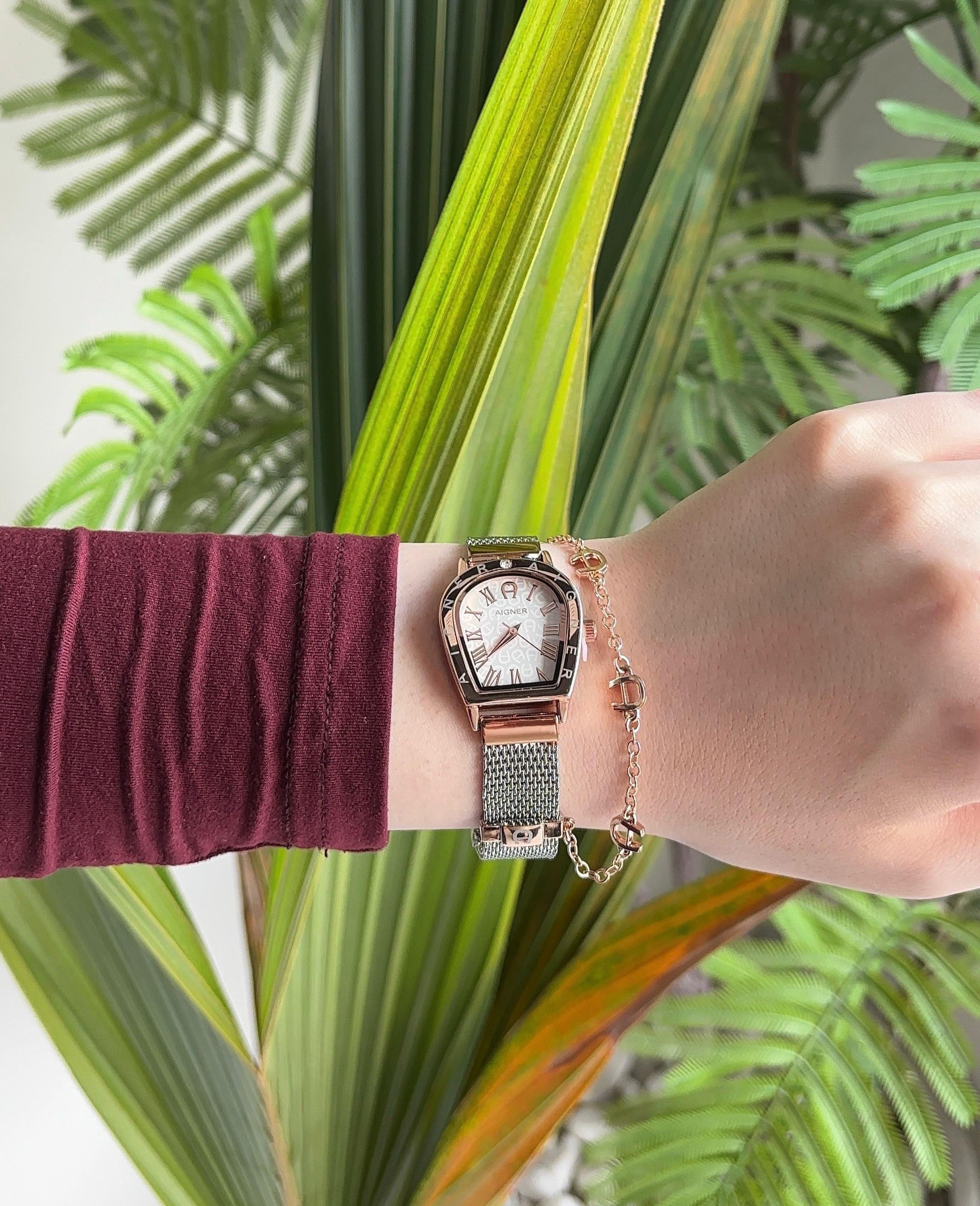 ساعة أجنر مع سويرة نسائية