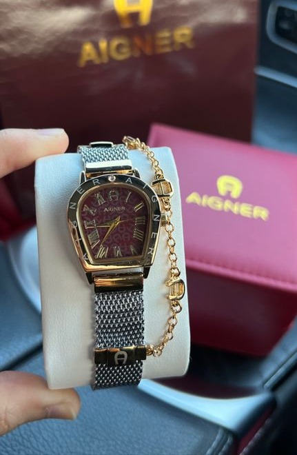 ساعة أجنر مع سويرة نسائية