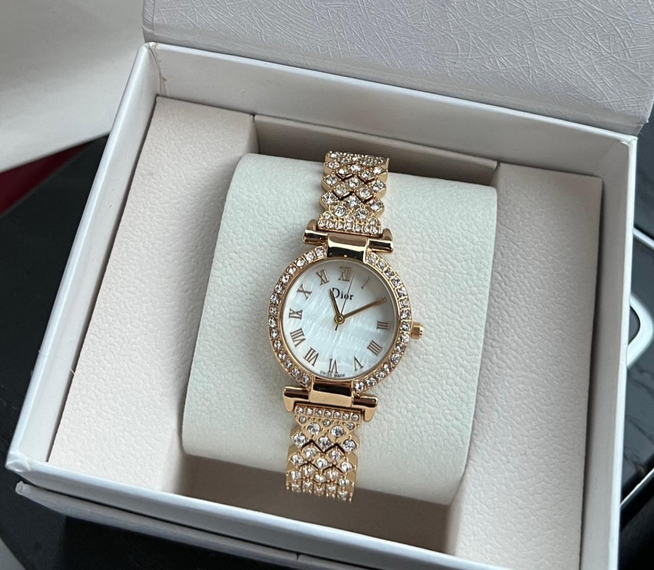 ساعة ديور نسائية