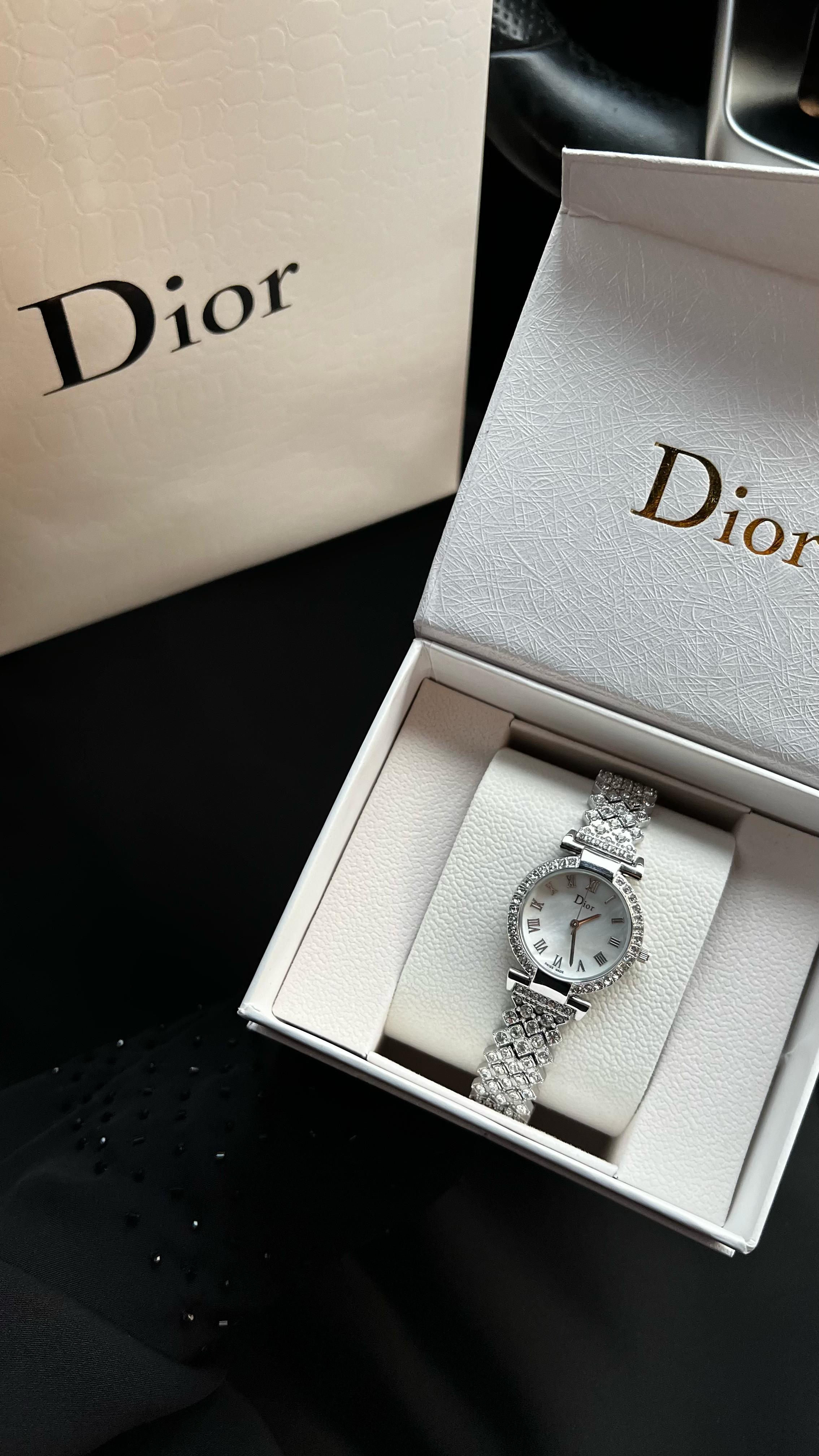 ساعة ديور نسائية