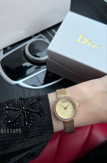 ساعة ديور نسائية