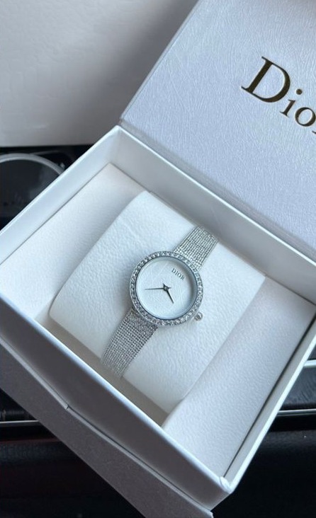 ساعة ديور نسائية