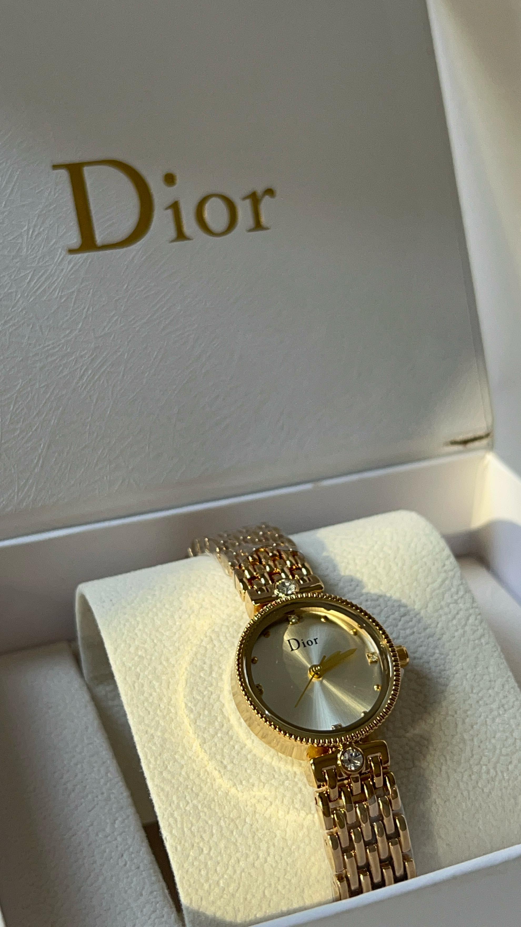 ساعة ديور نسائية