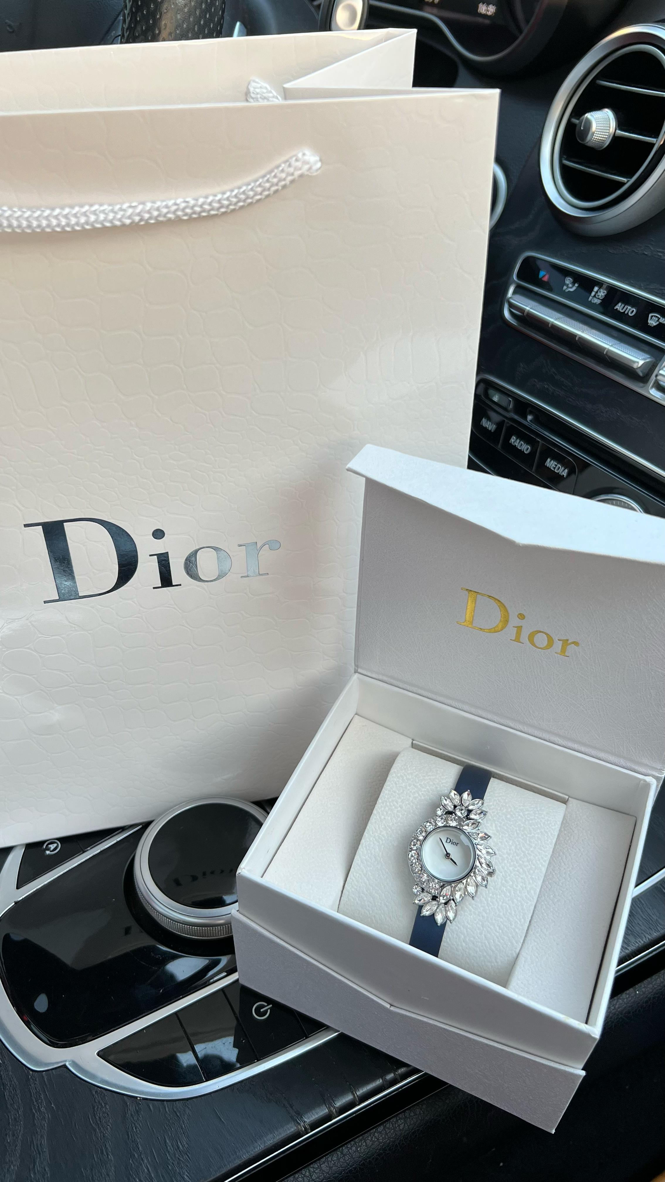 ساعة ديور نسائية