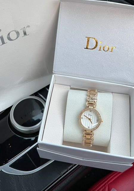 ساعة ديور نسائية