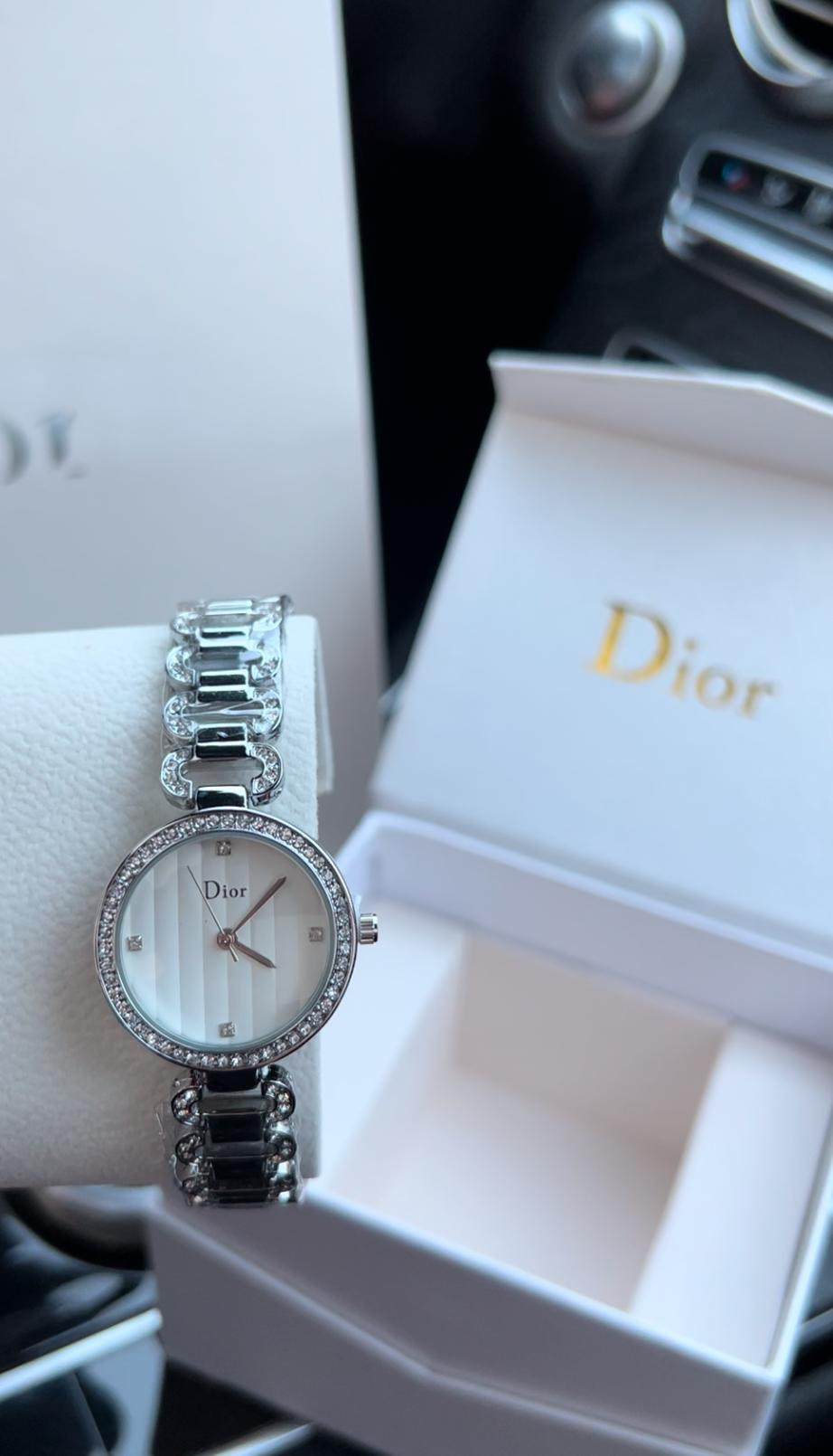 ساعة ديور نسائية