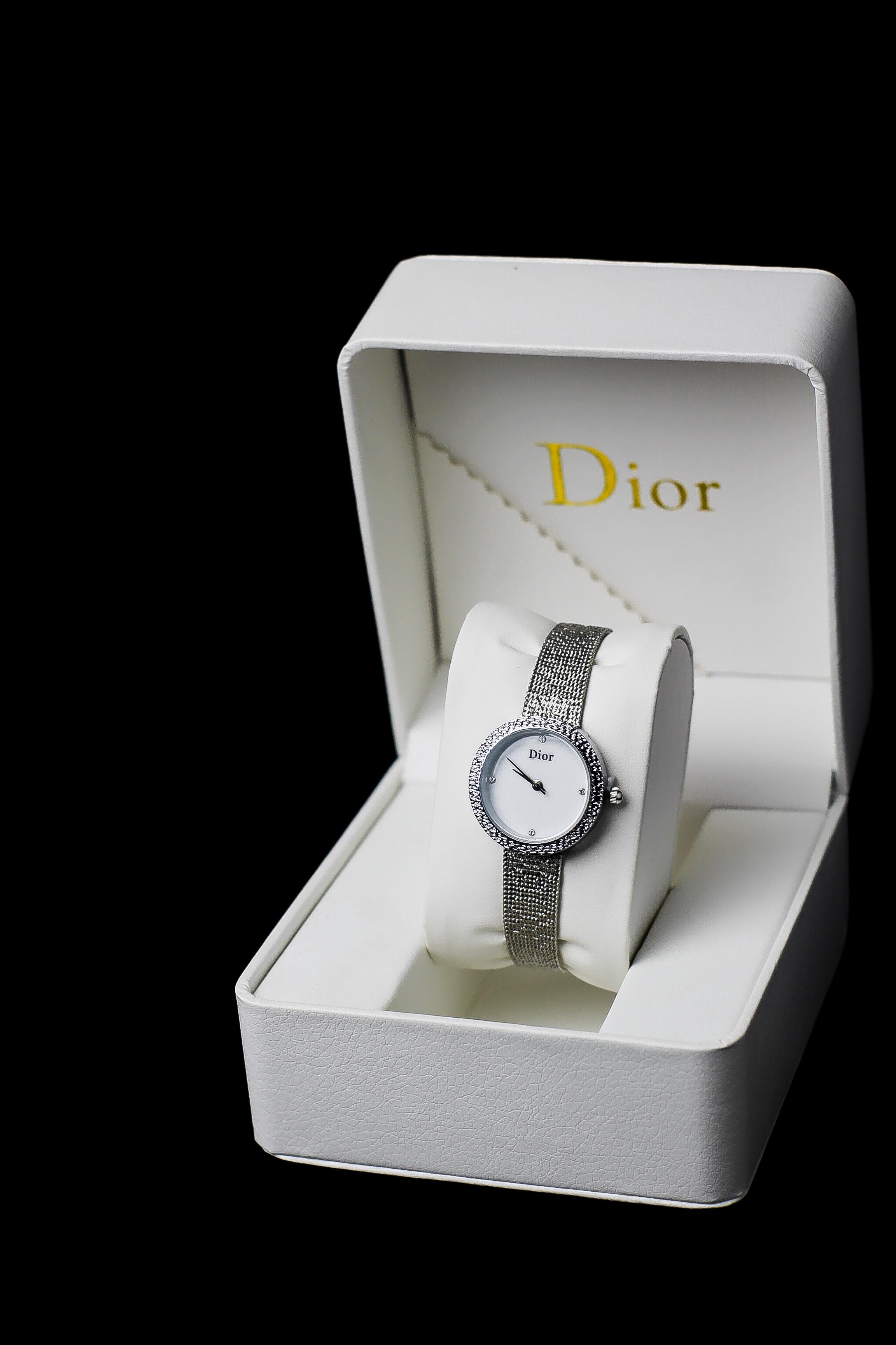 ساعة ديور نسائية