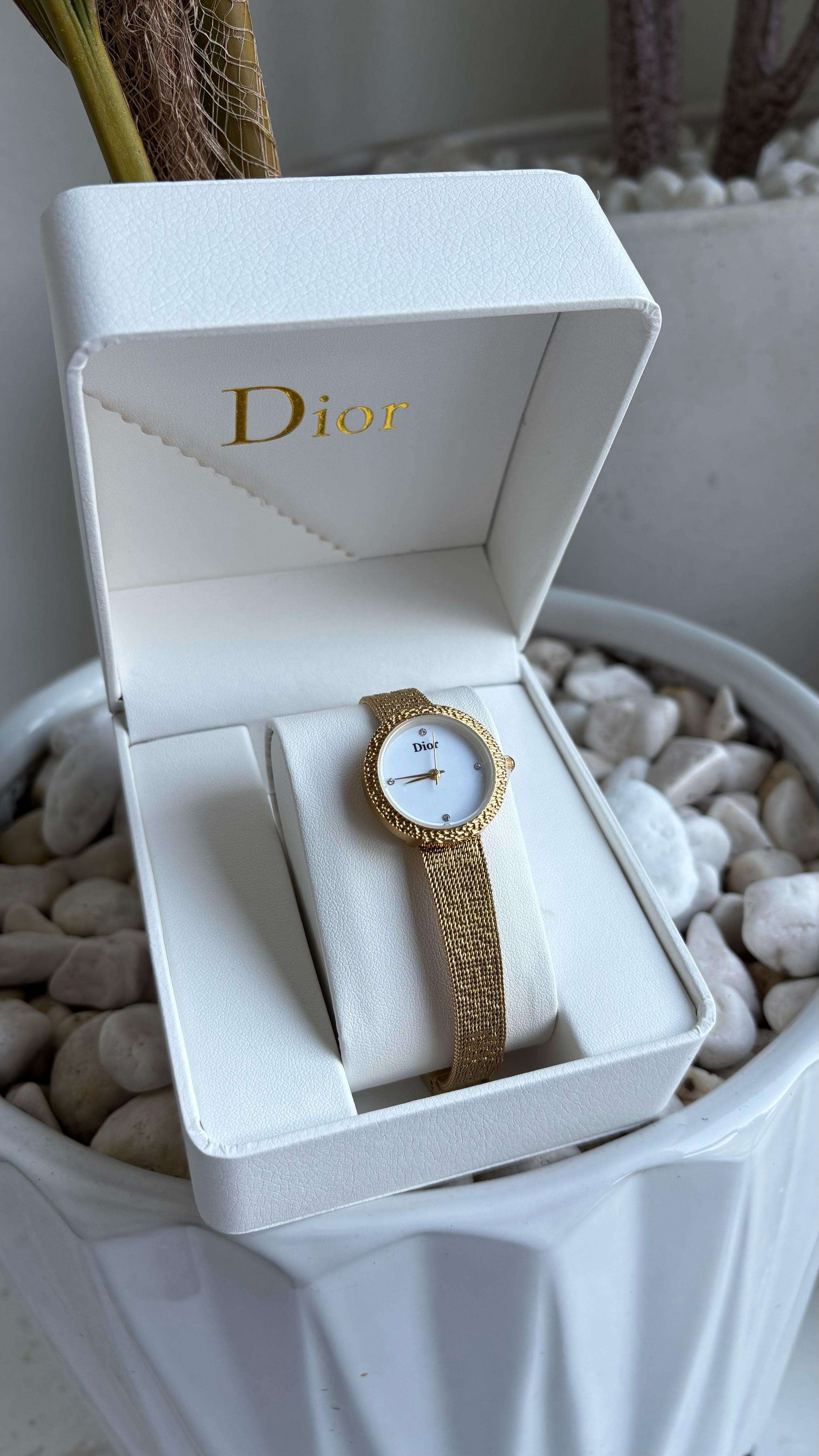 ساعة ديور نسائية