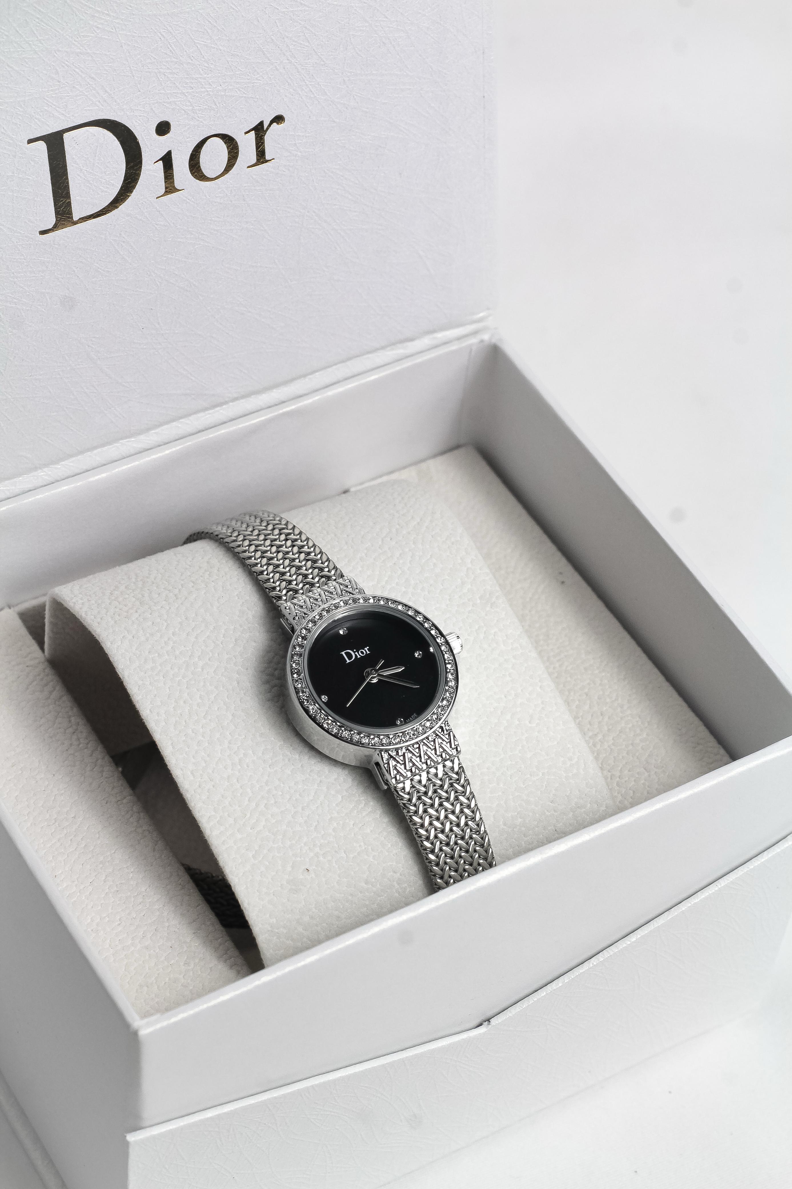 ساعة ديور نسائية