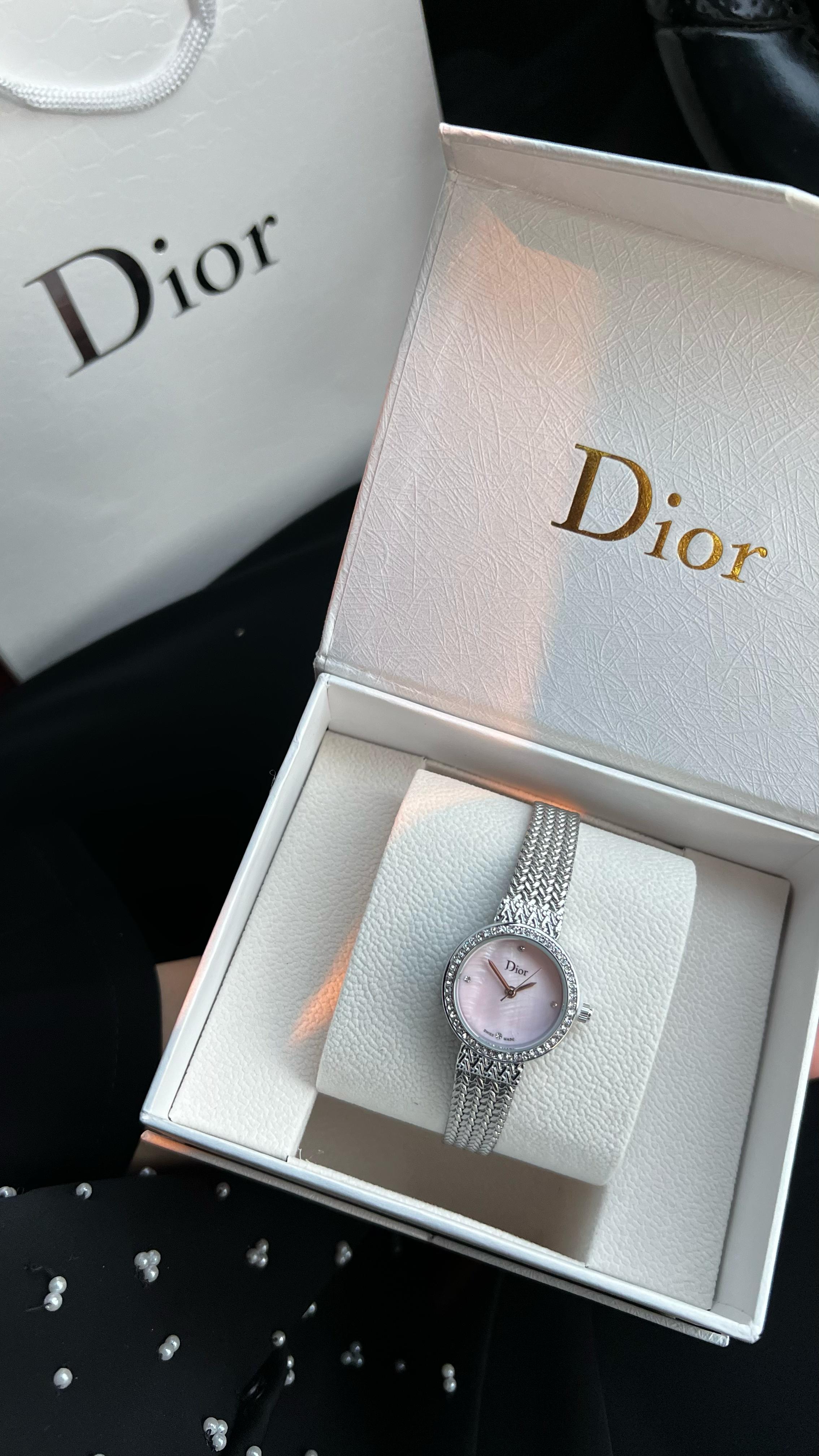 ساعة ديور نسائية