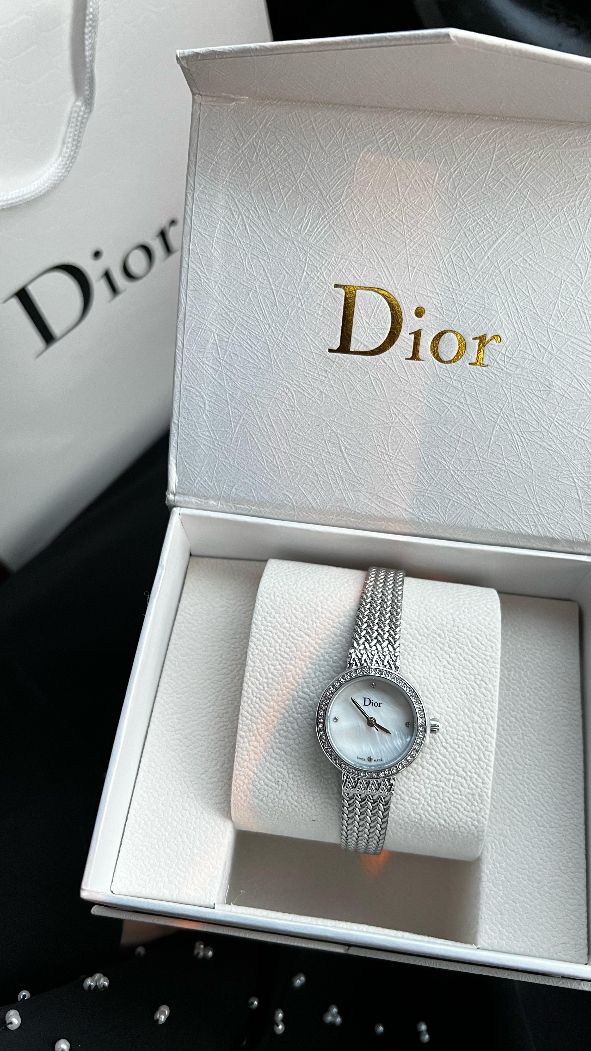 ساعة ديور نسائية