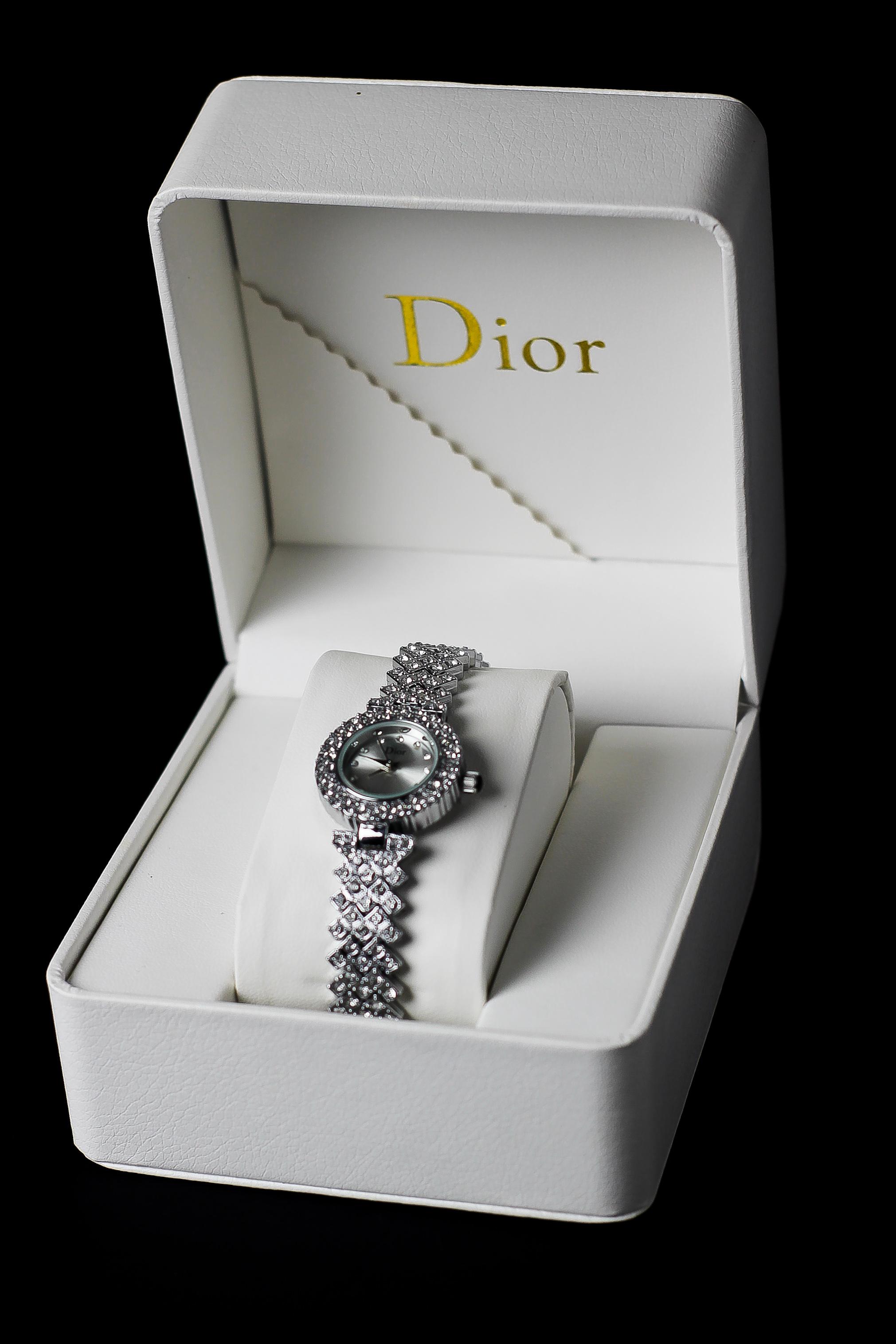 ساعة ديور نسائية