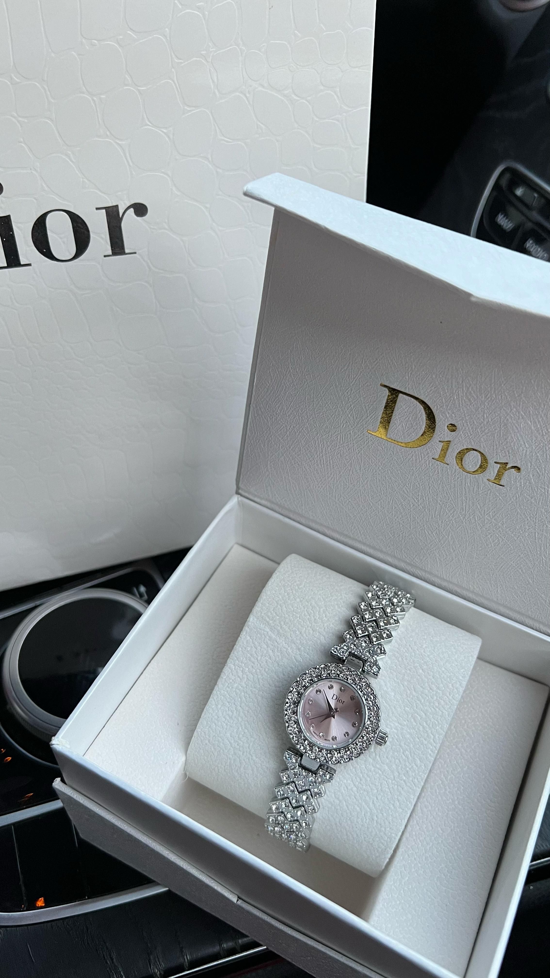 ساعة ديور نسائية