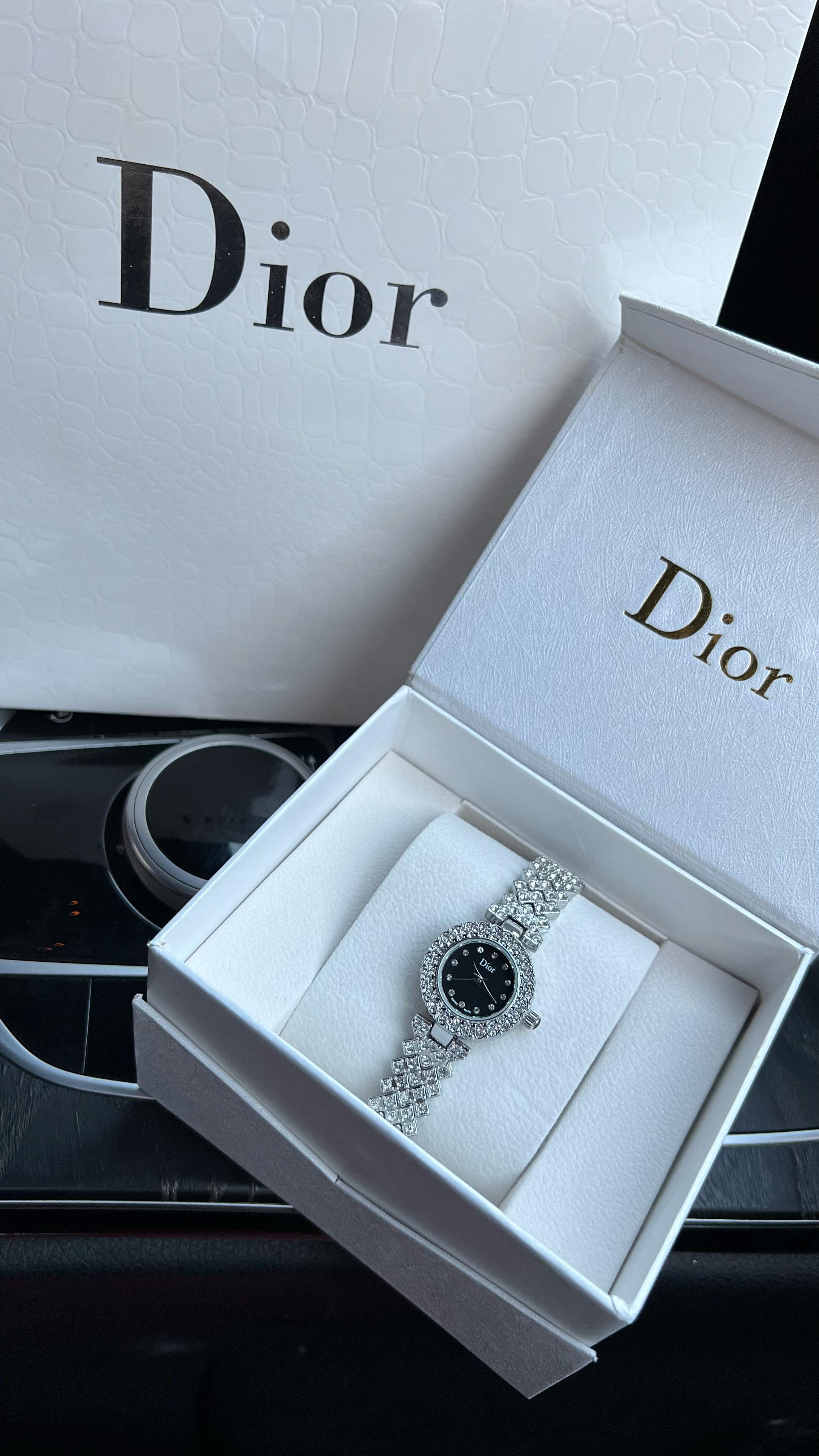 ساعة ديور نسائية