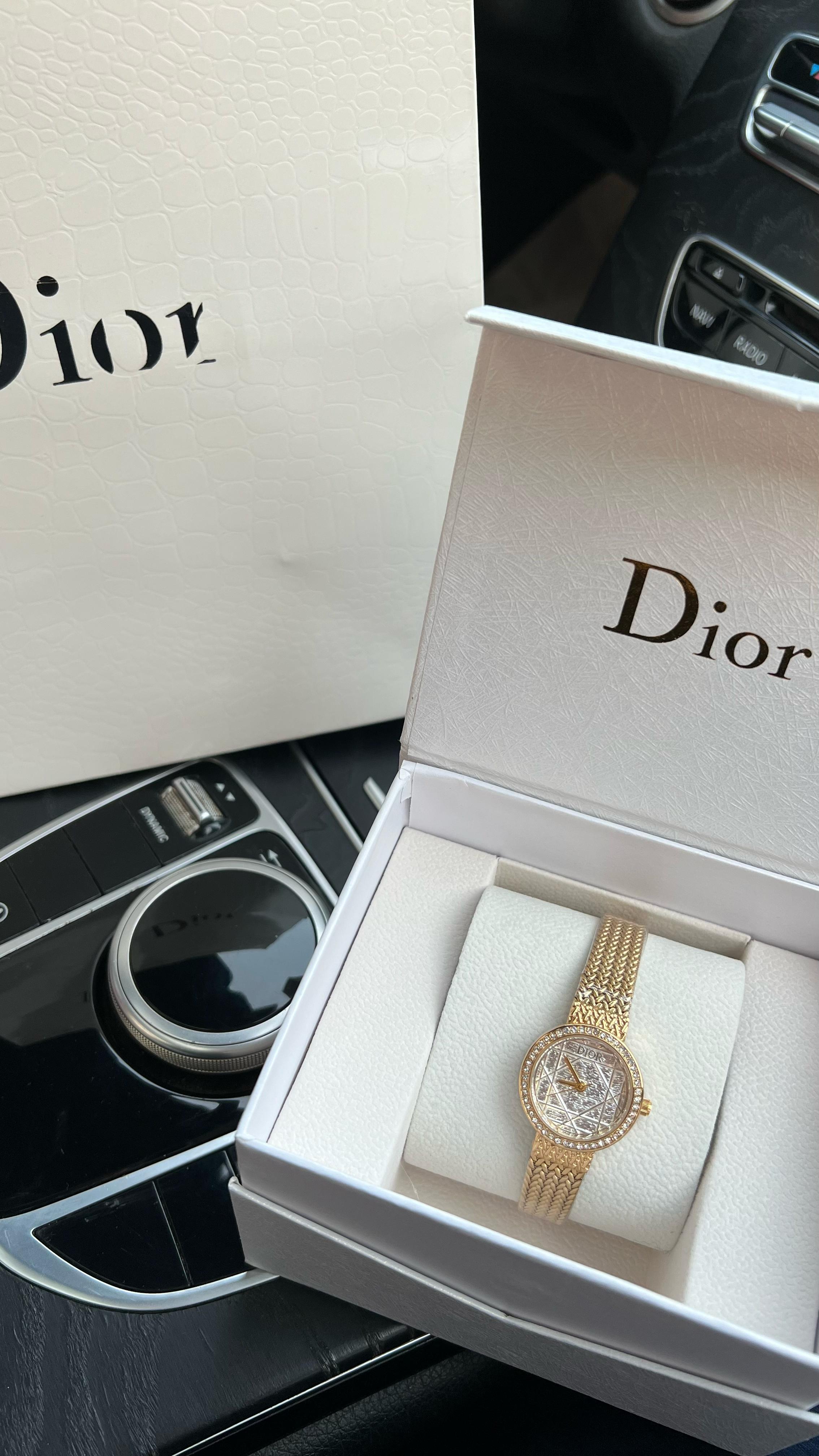 ساعة ديور نسائية