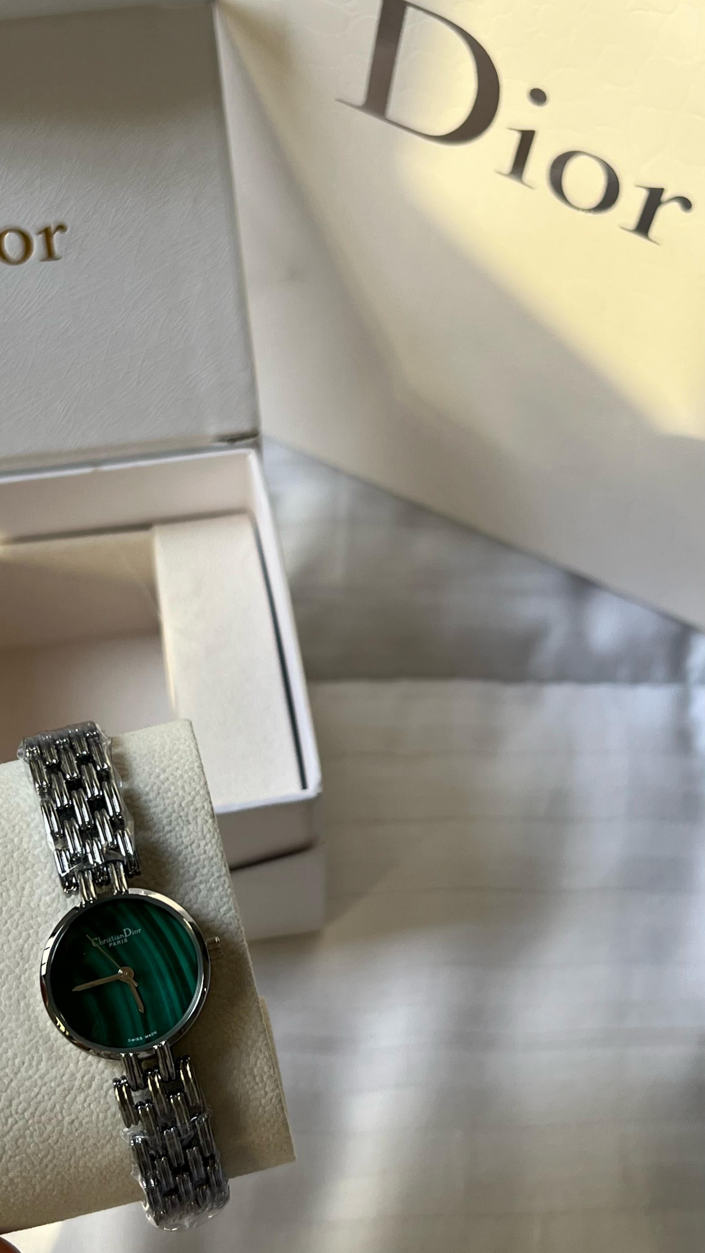 ساعة ديور نسائية