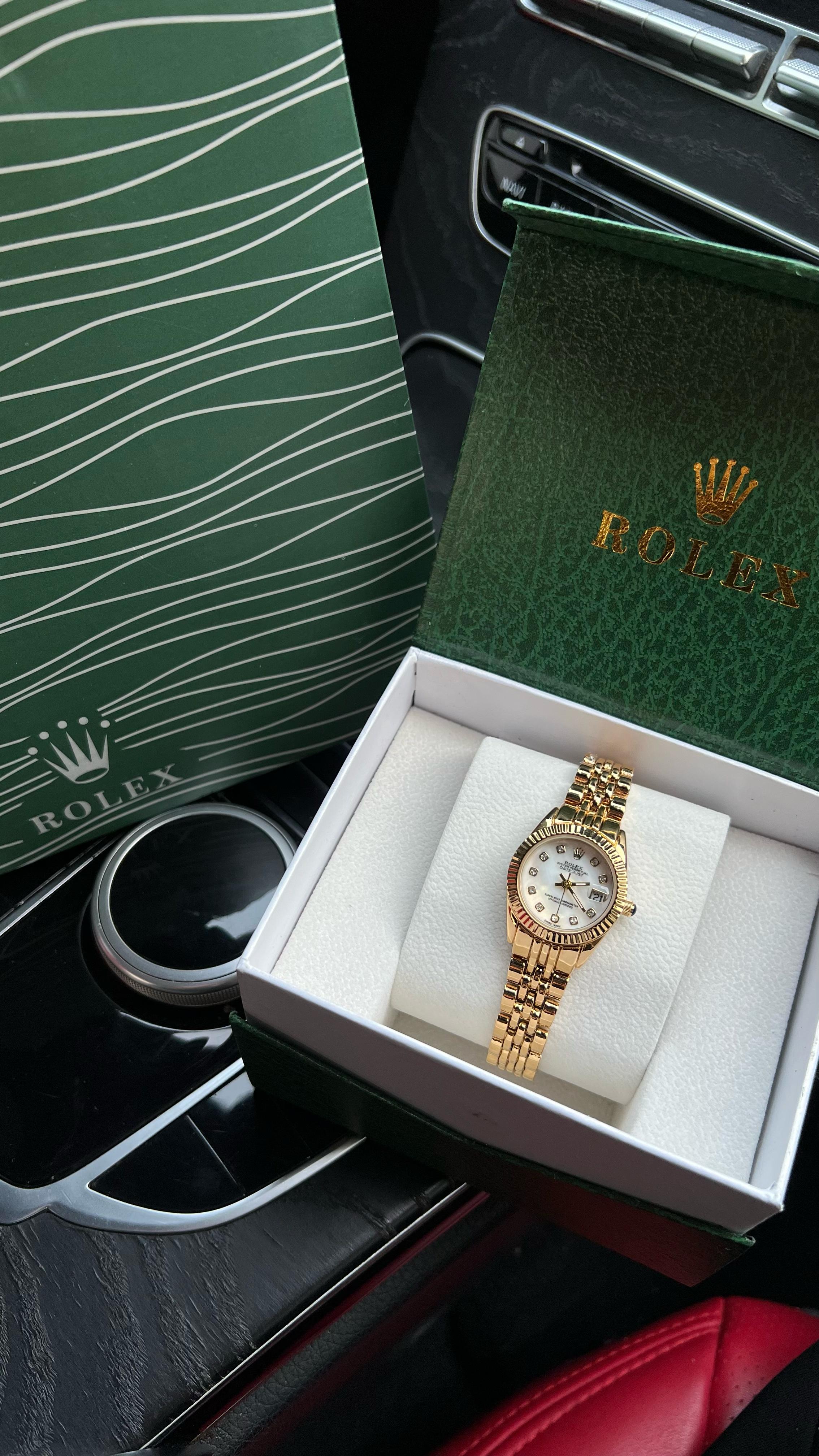 ساعة رولكس نسائية