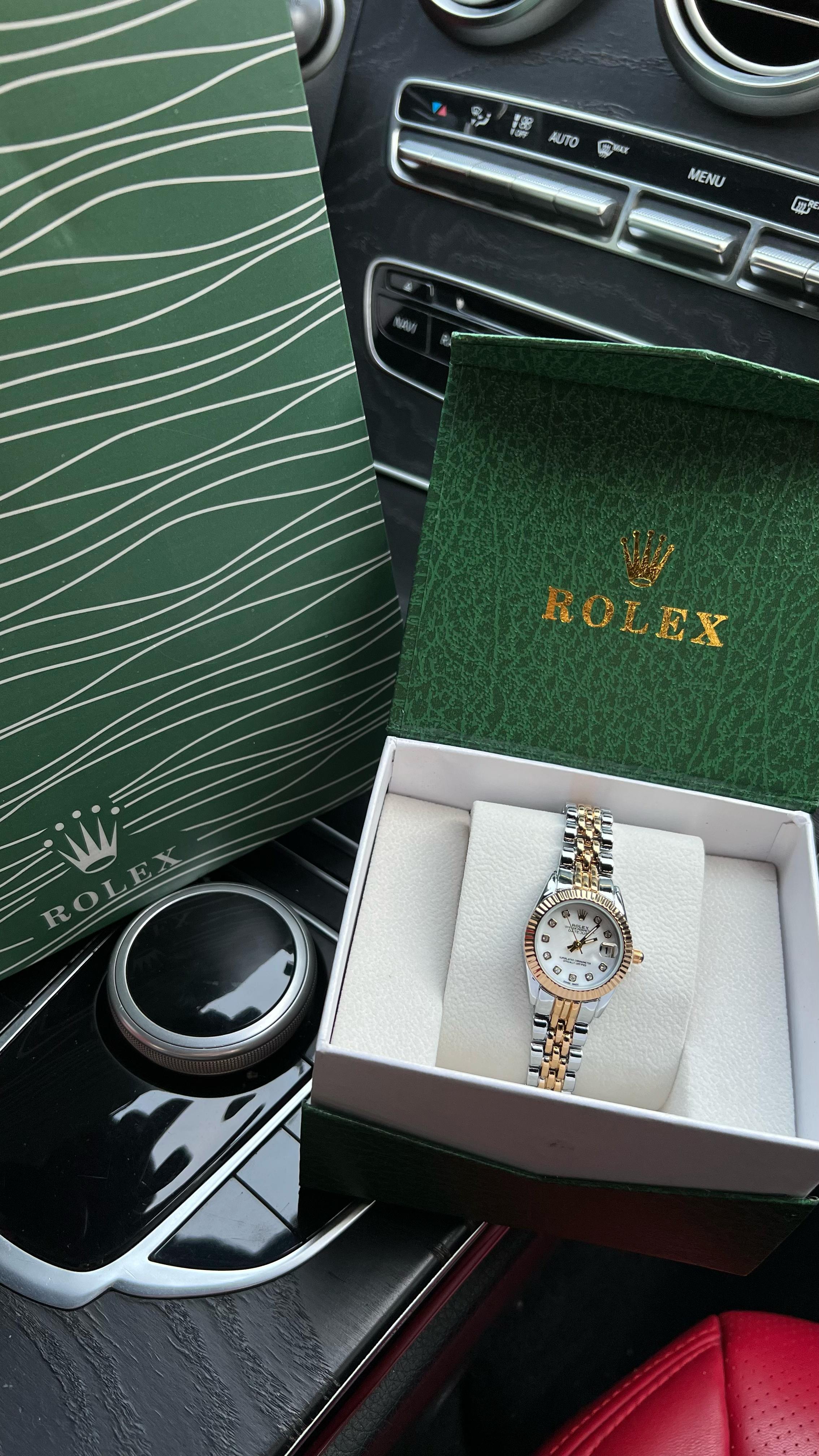 ساعة رولكس نسائية