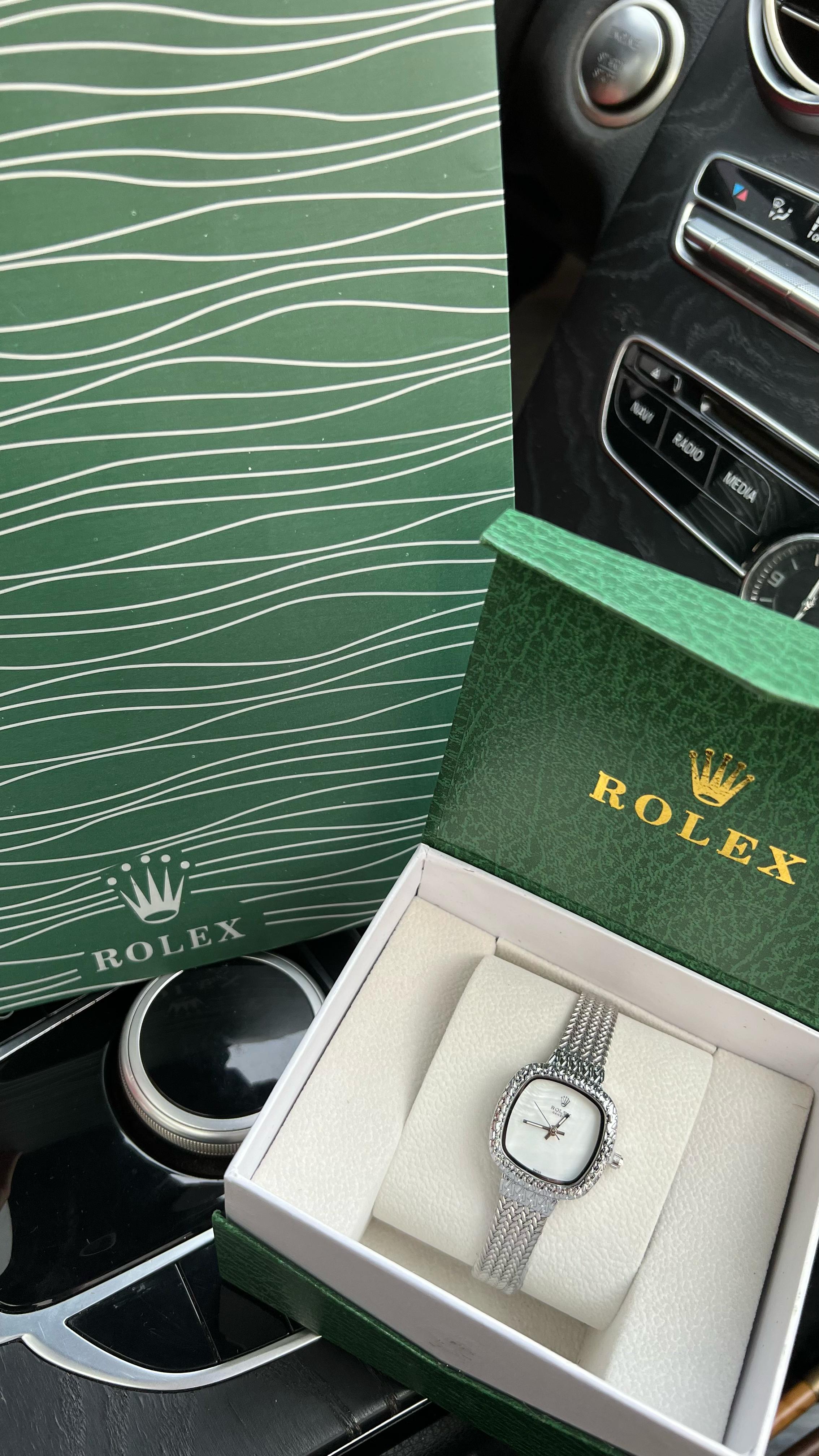 ساعة رولكس نسائية