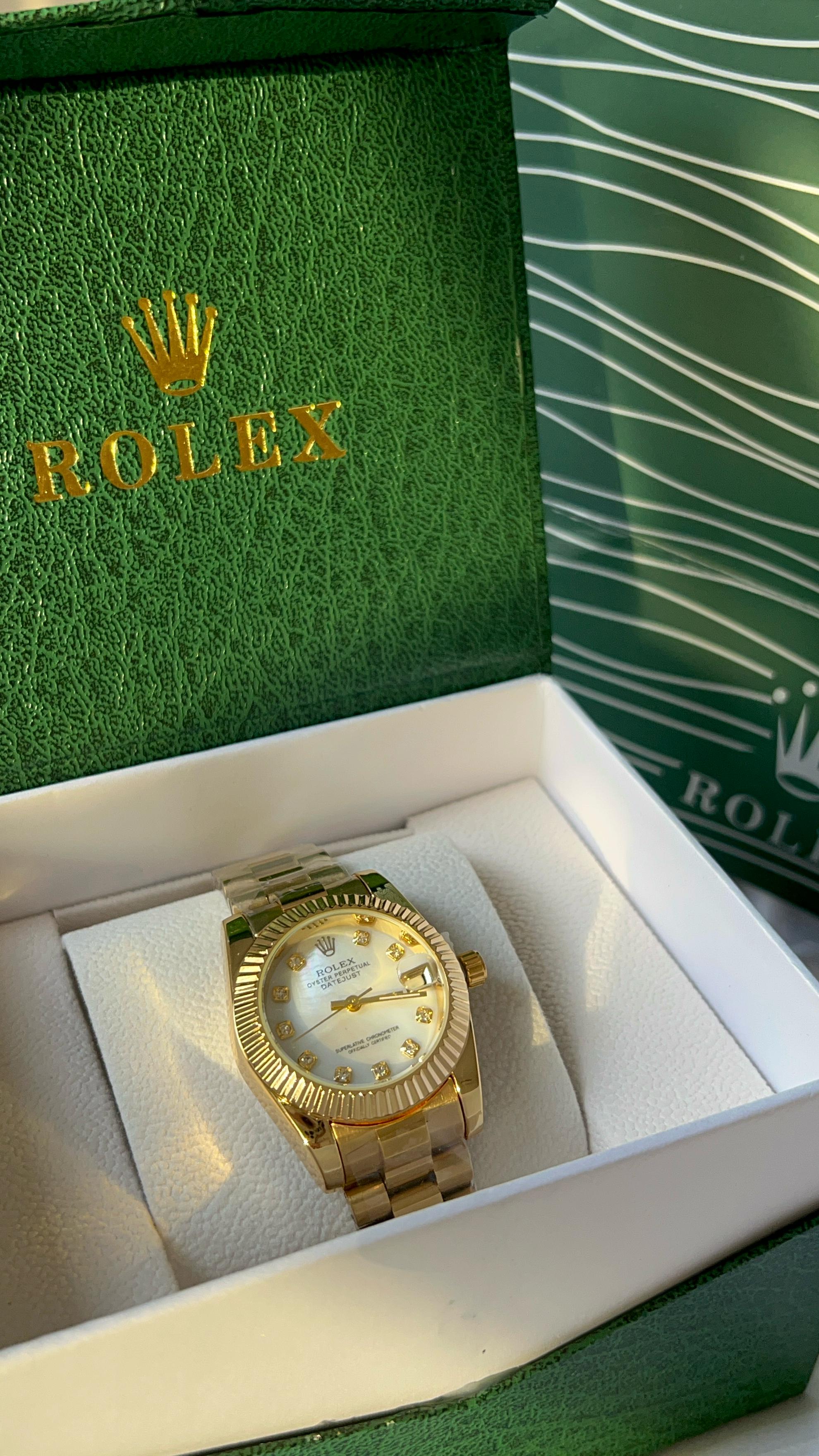 ساعة رولكس نسائية