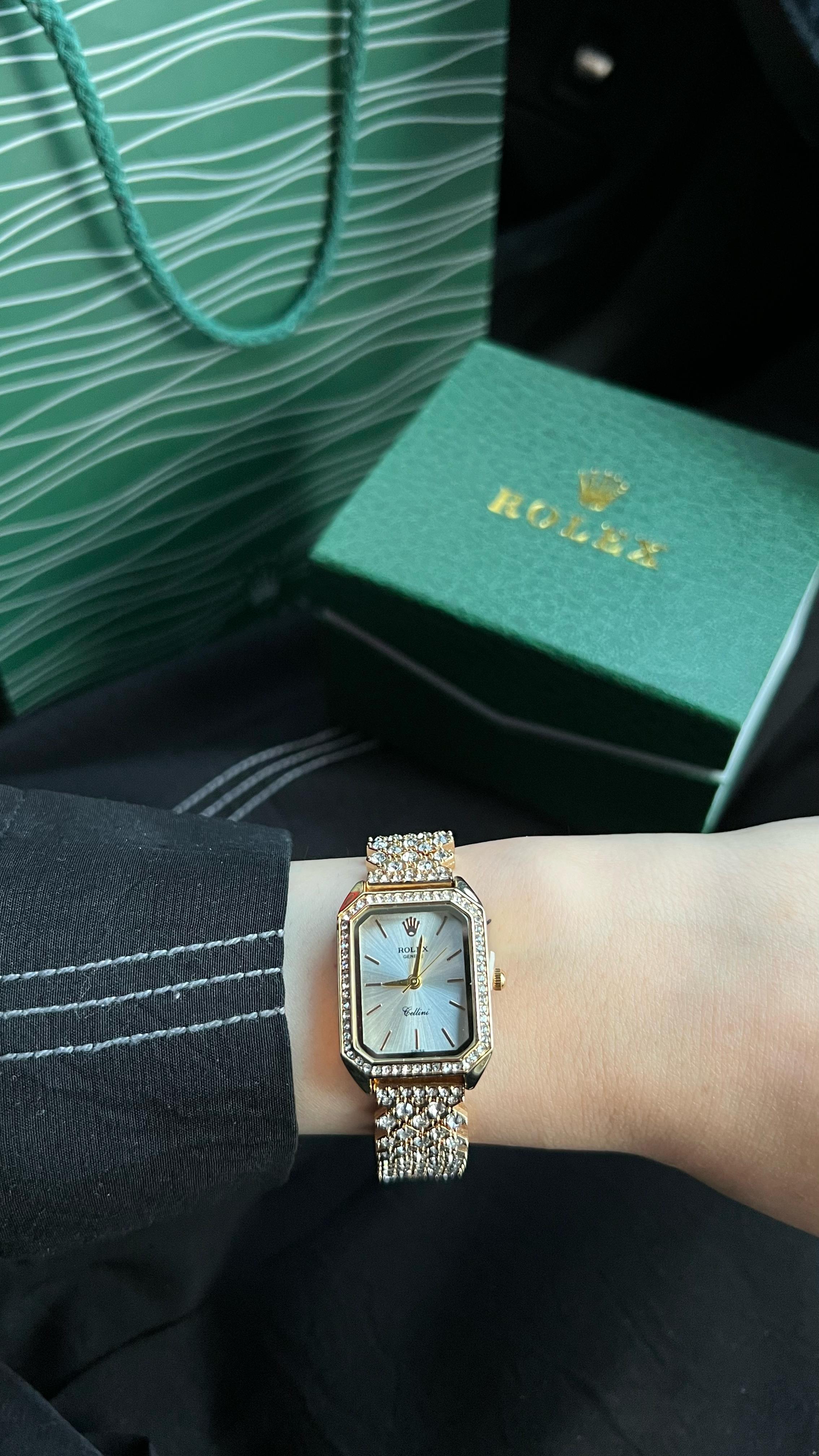 ساعة رولكس نسائية