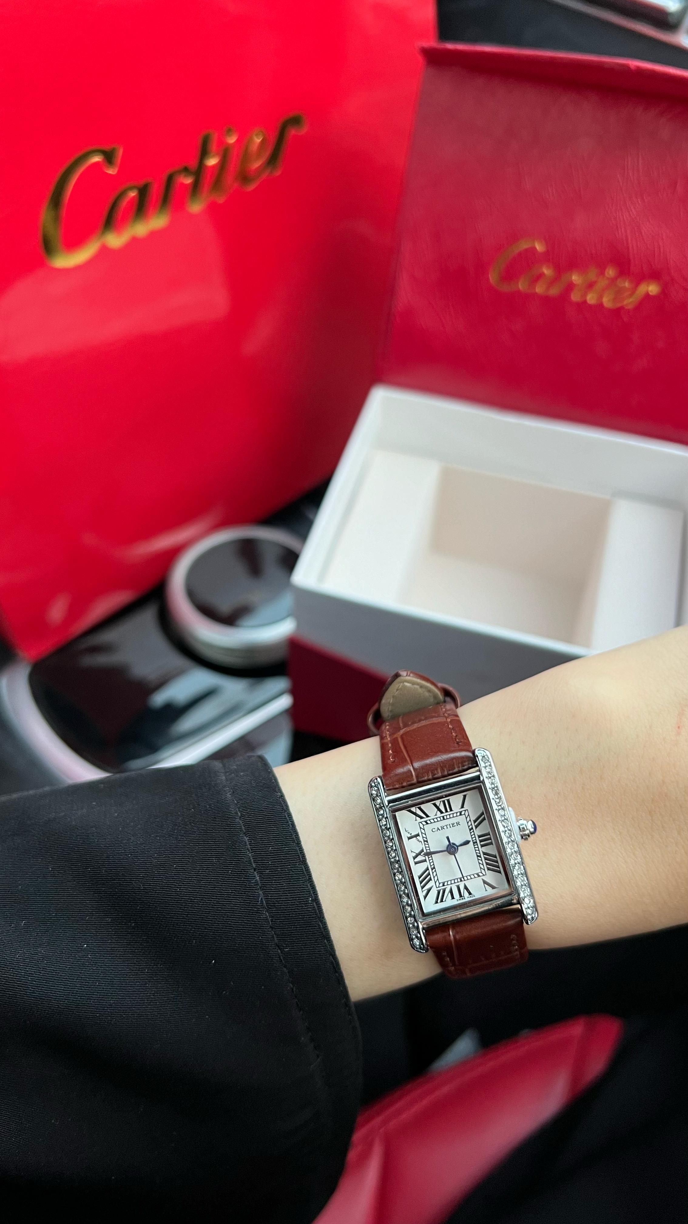 ساعة كارتير نسائية