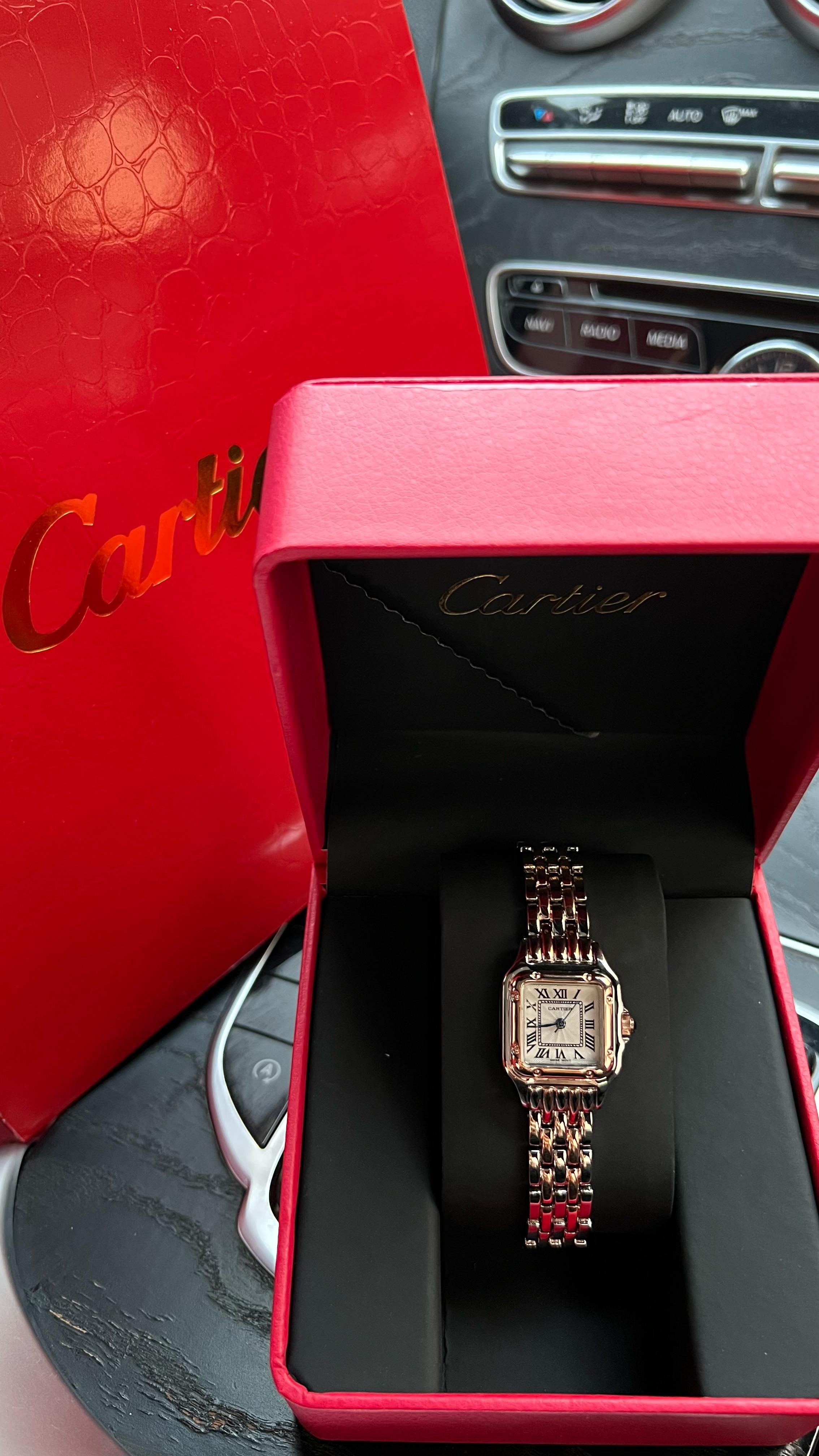 ساعة كارتير نسائية