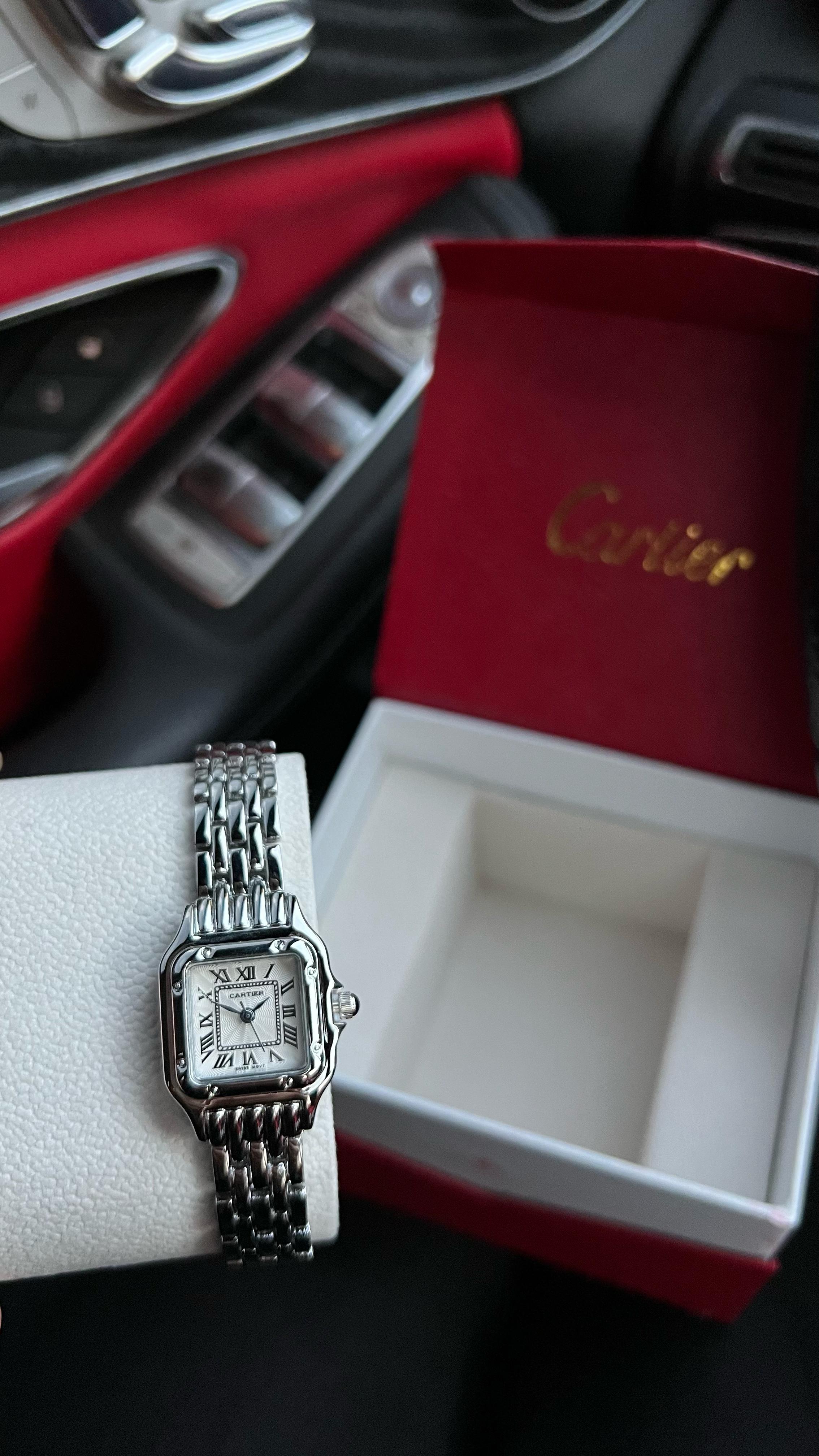 ساعة كارتير نسائية