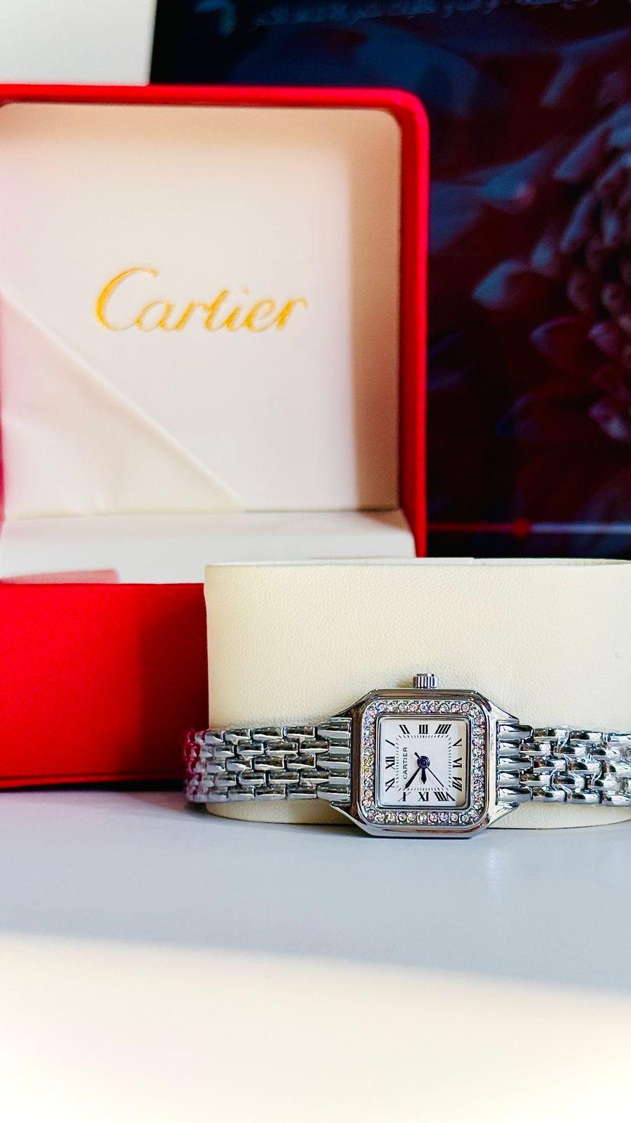ساعة كارتير نسائية