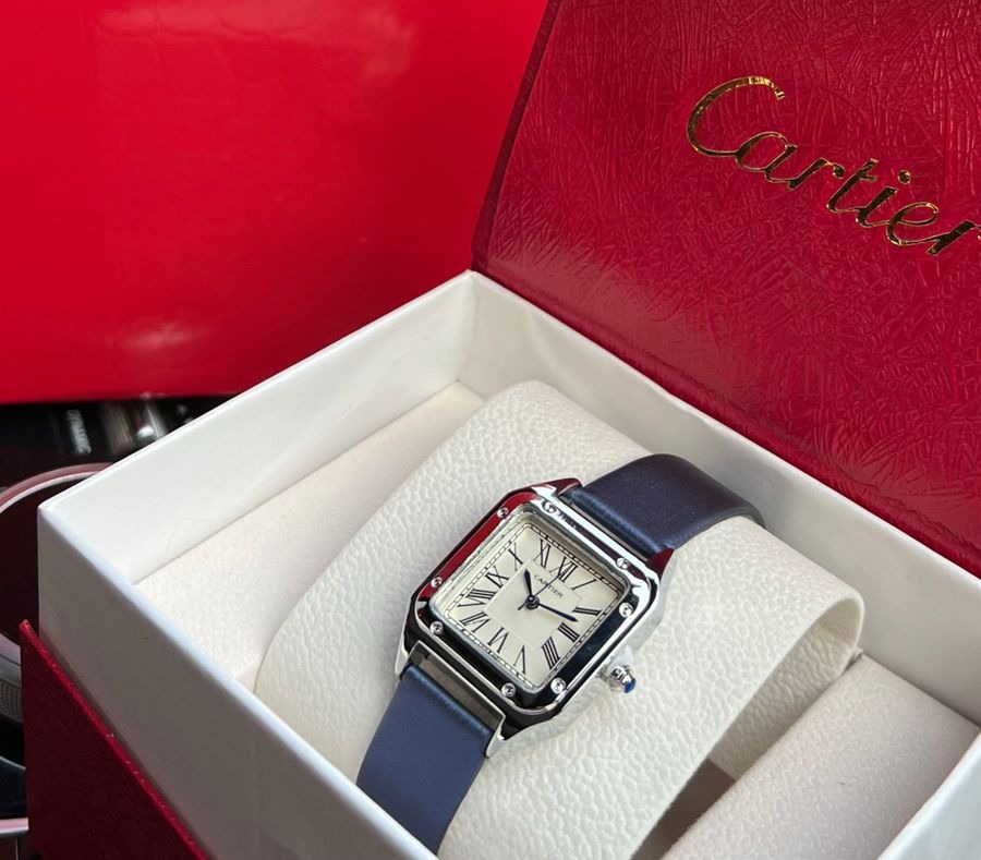 ساعة كارتير نسائية