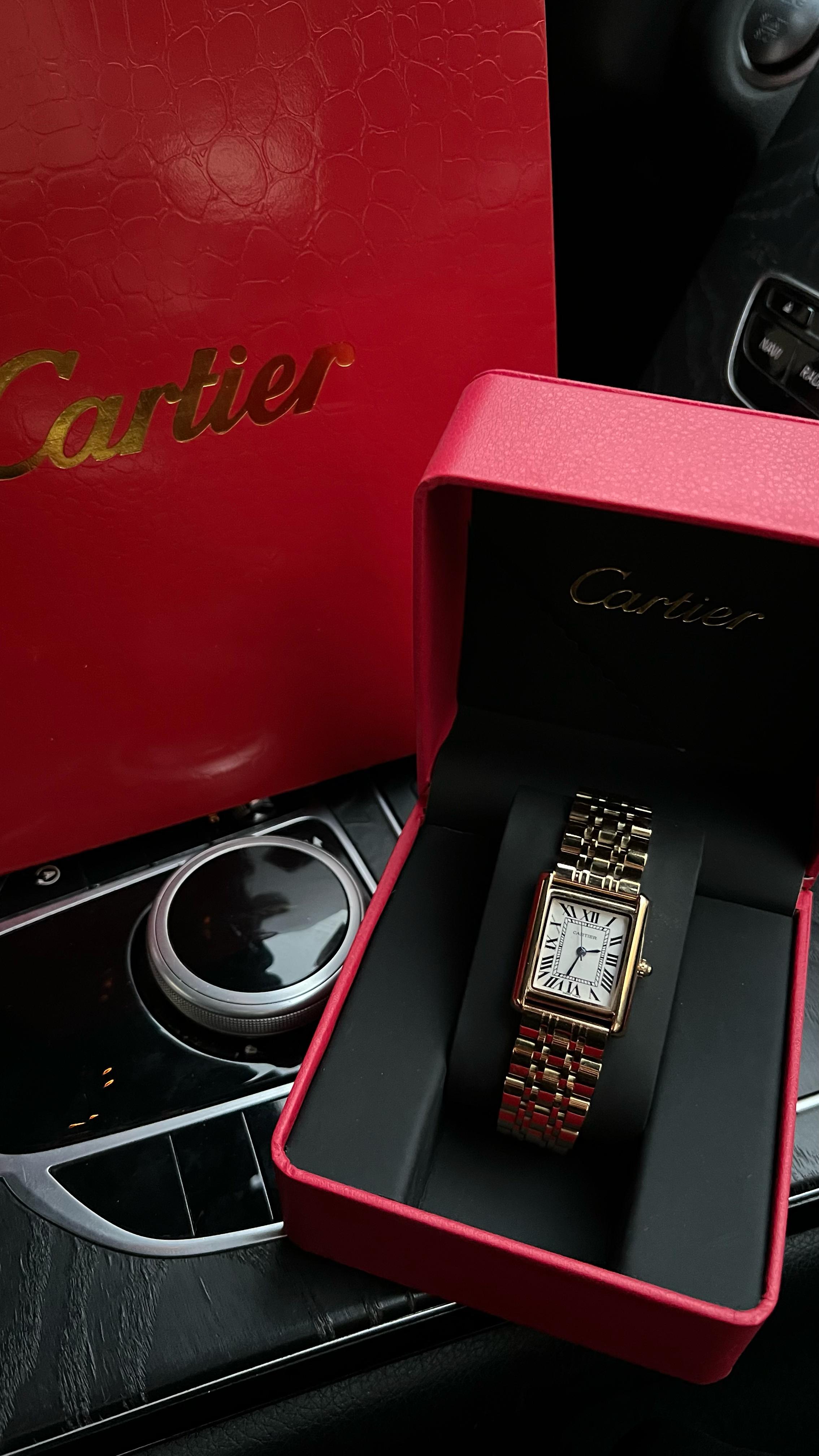 ساعة كارتير نسائية