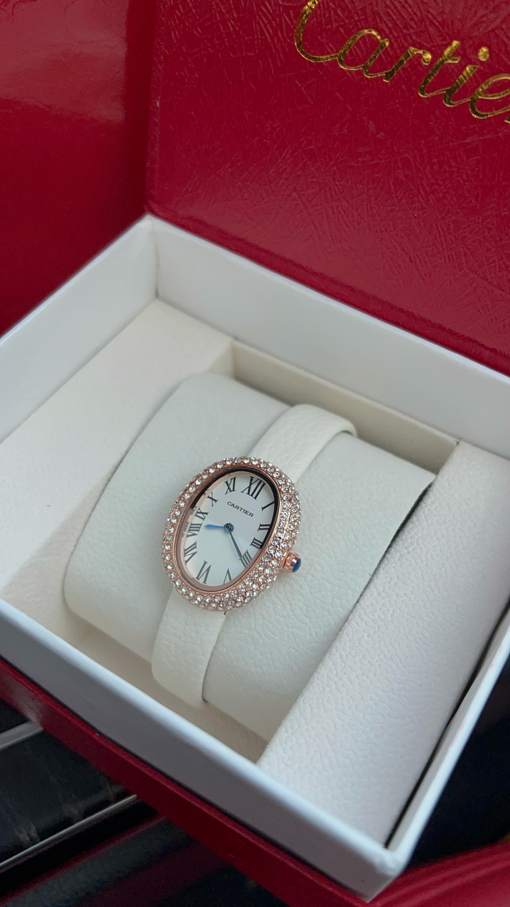 ساعة كارتير نسائية