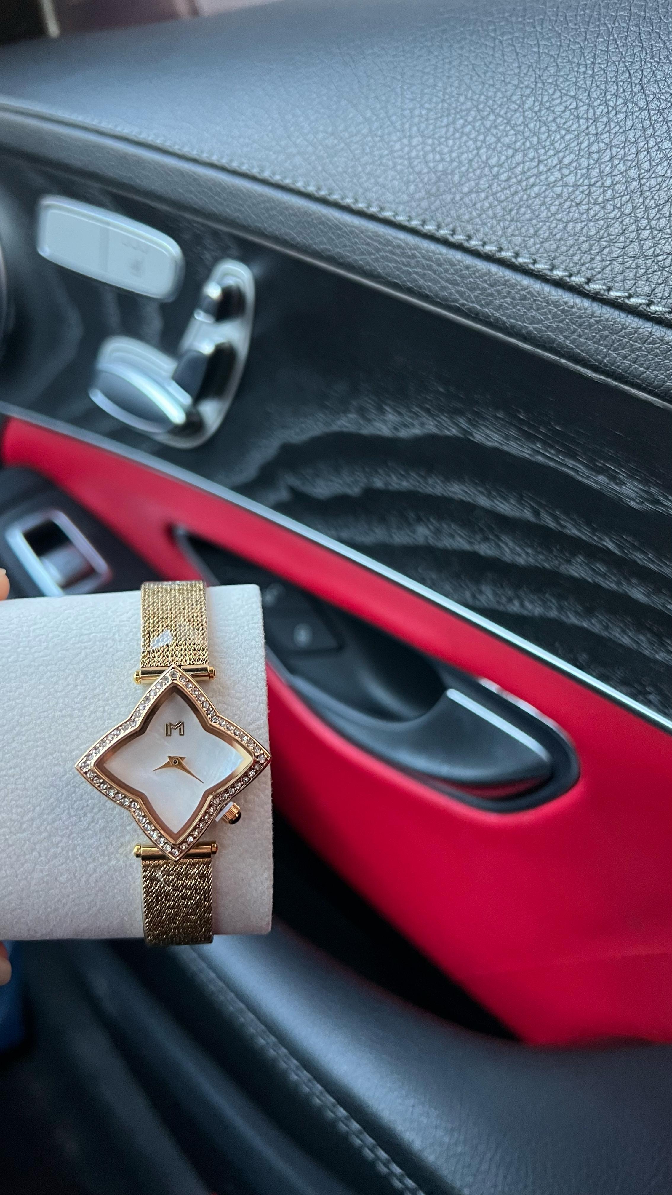 ساعة M نسائية