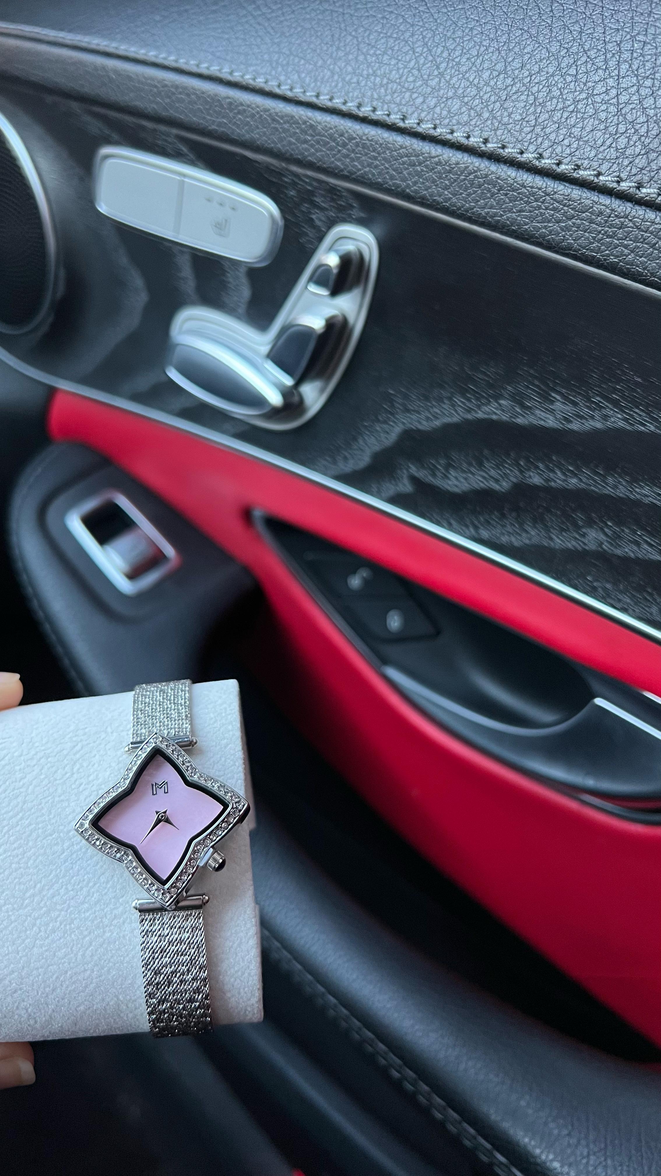  ساعة M نسائية