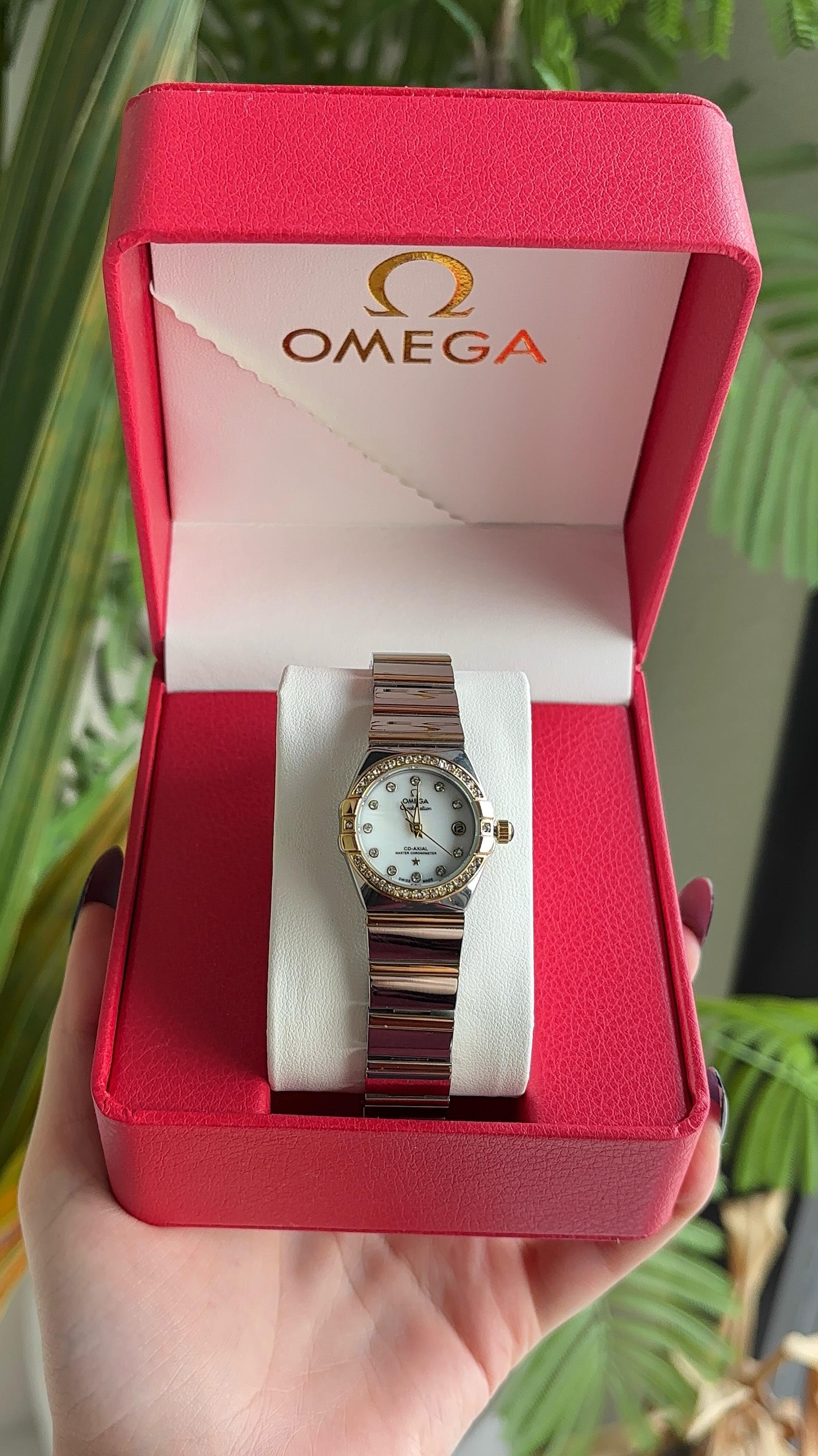 ساعة اوميجا نسائية