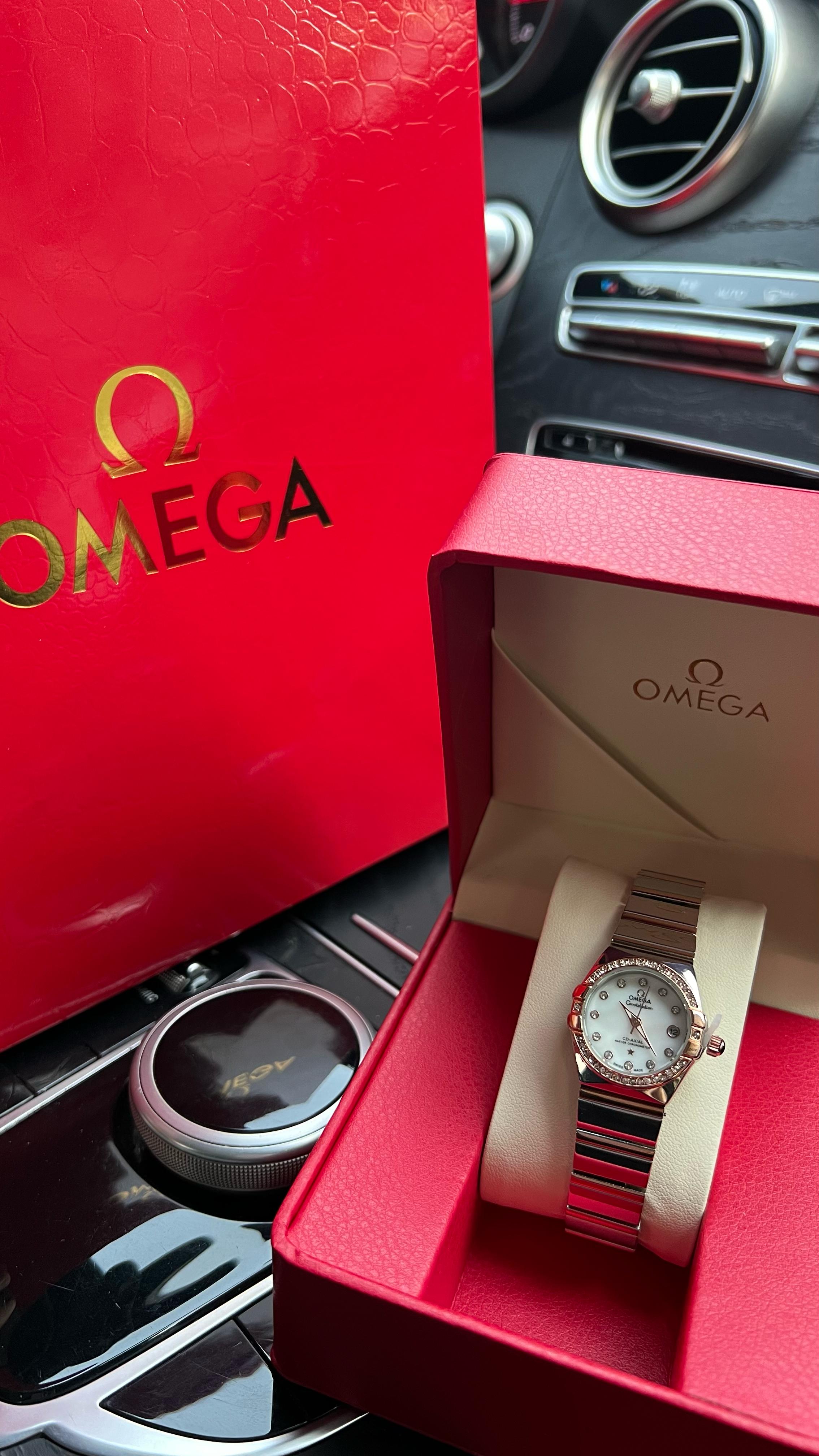 ساعة اوميجا نسائية