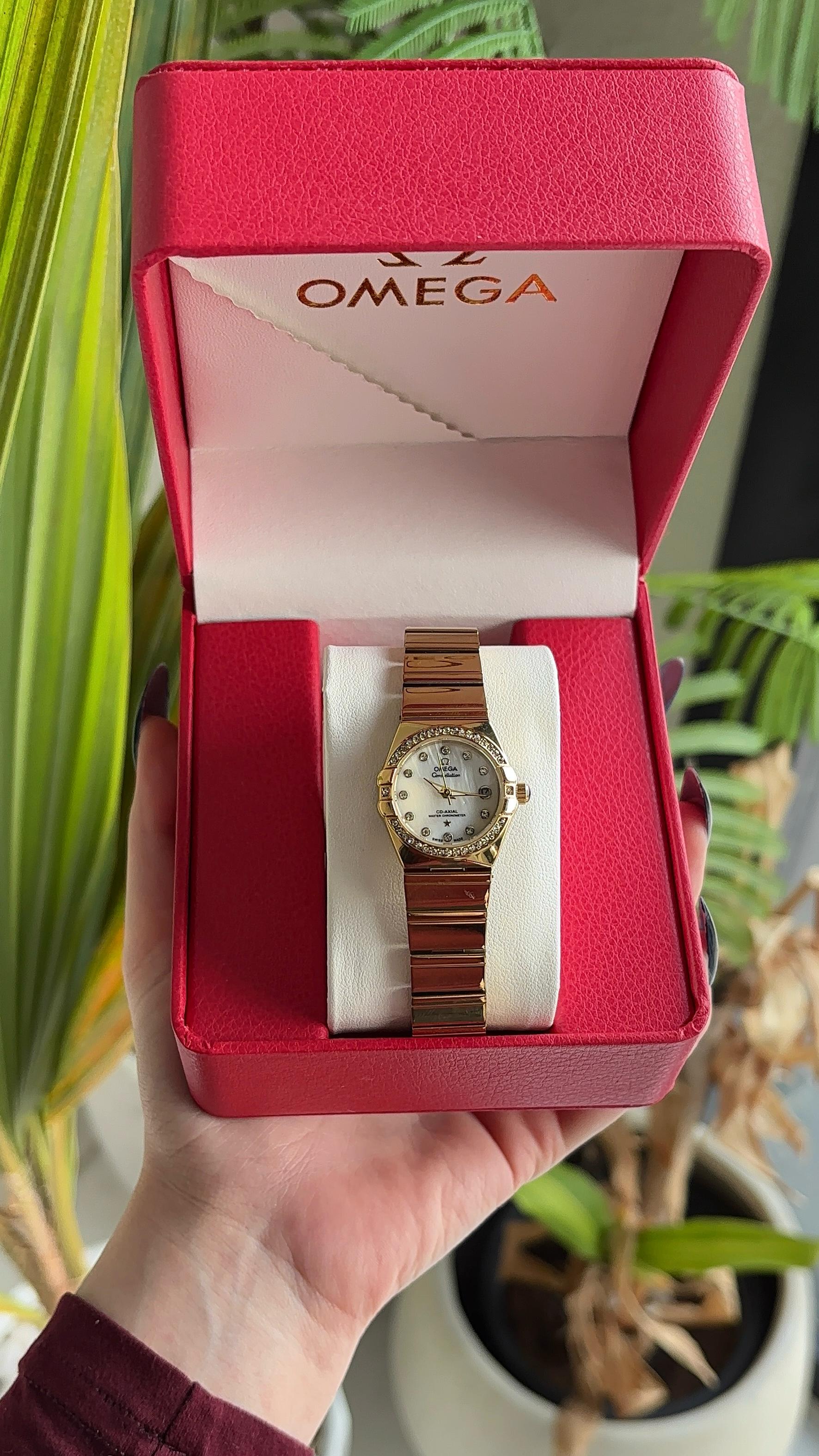 ساعة اوميجا نسائية