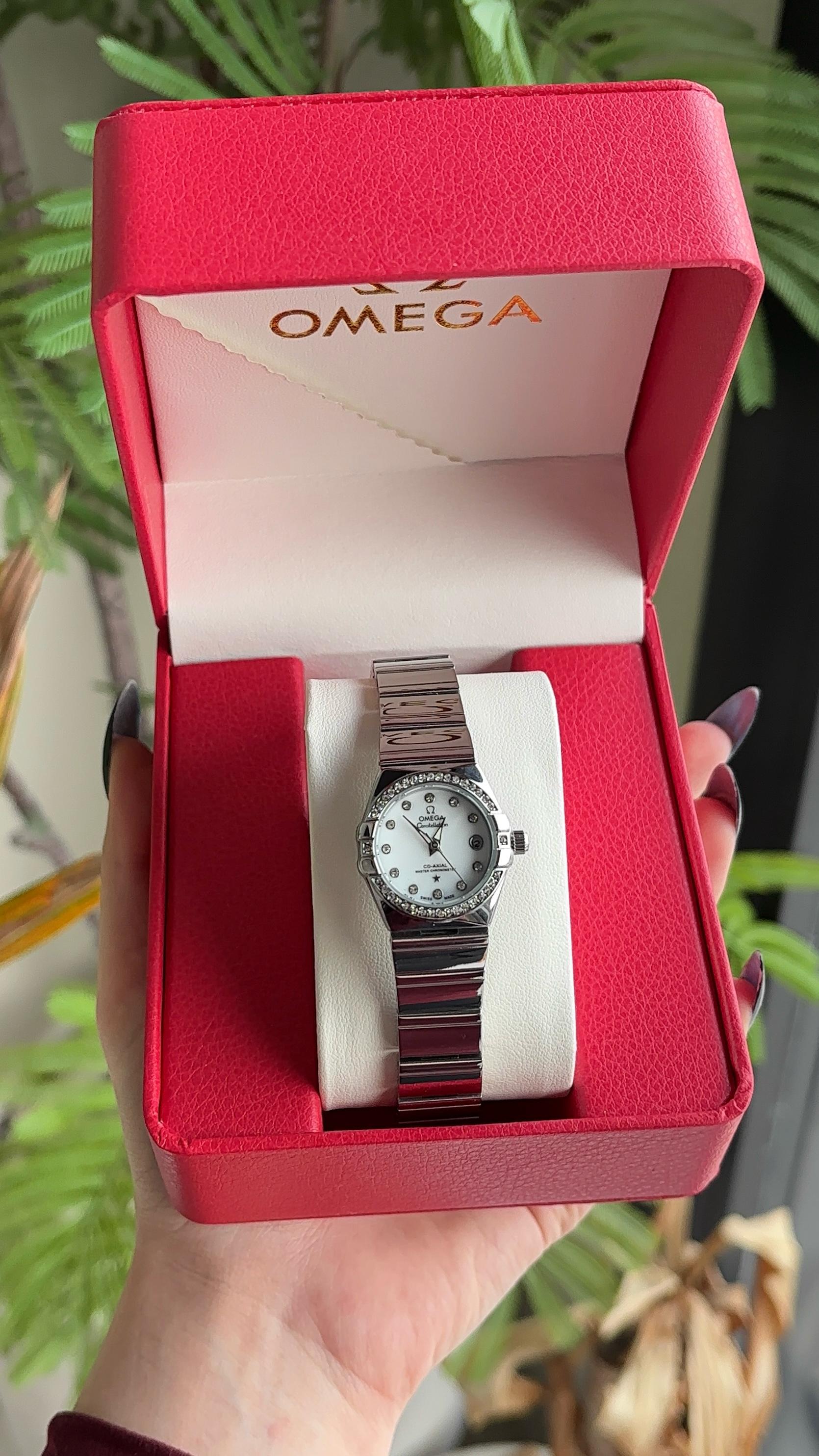 ساعة اوميجا نسائية