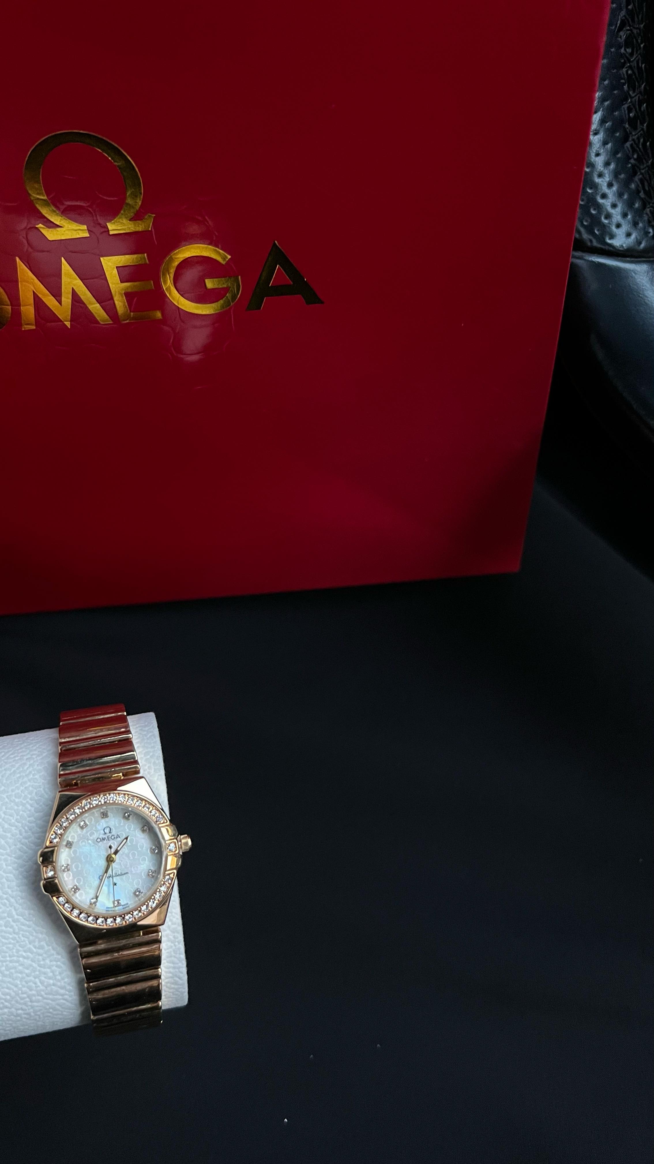 ساعة اوميجا نسائية