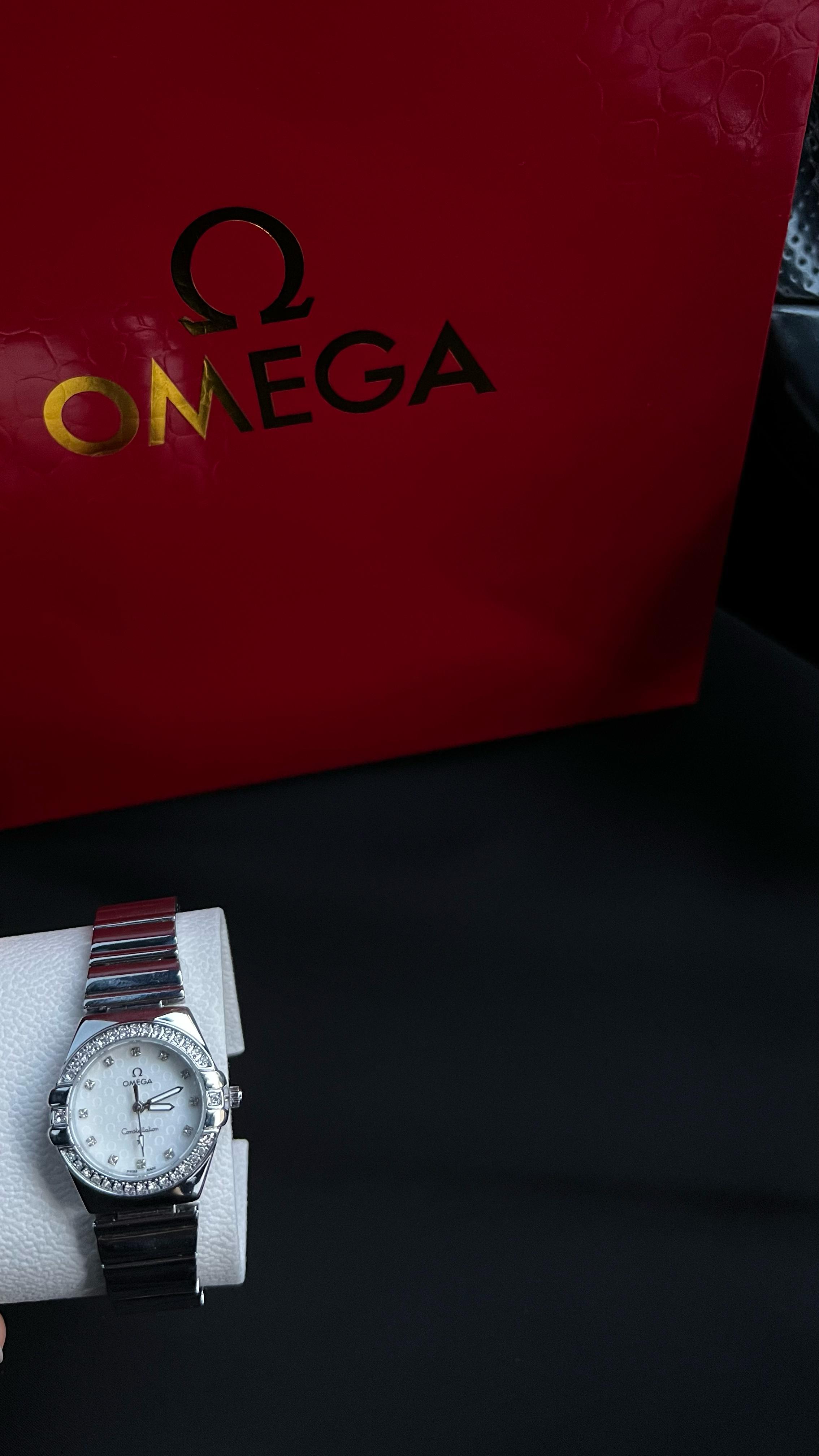 ساعة اوميجا نسائية